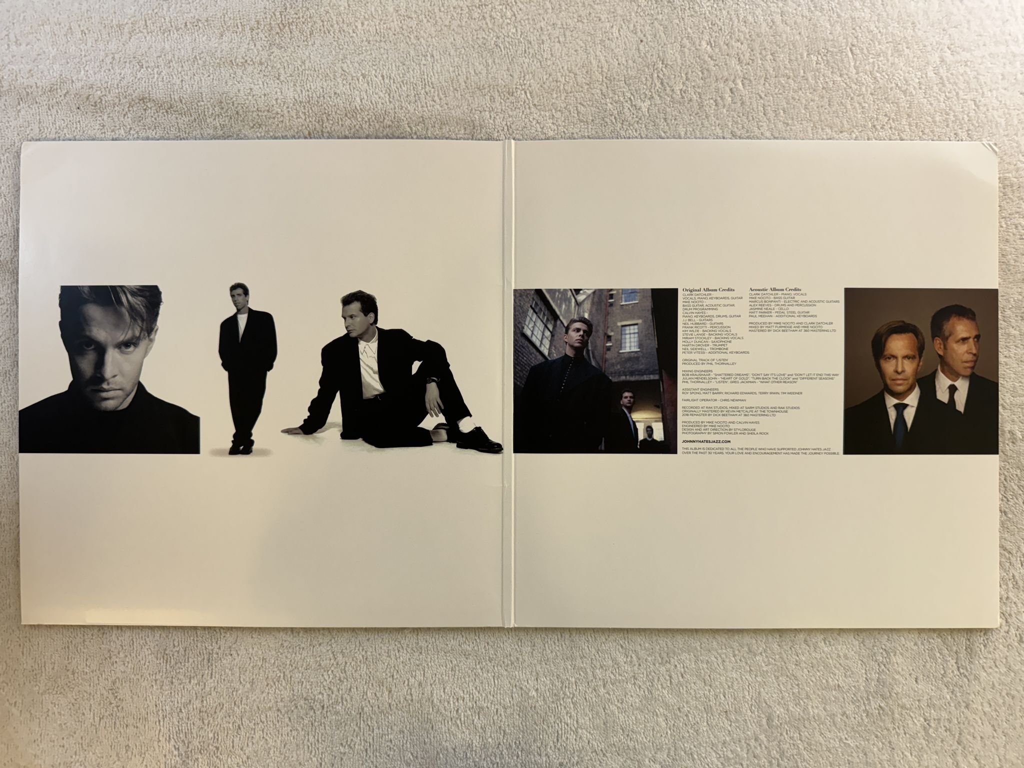 Omslagsbild för skivan JOHNNY HATES JAZZ Turn Back The Clock 2xLP 2018 ABSOLUTE – DATMV1 *** Signed ***