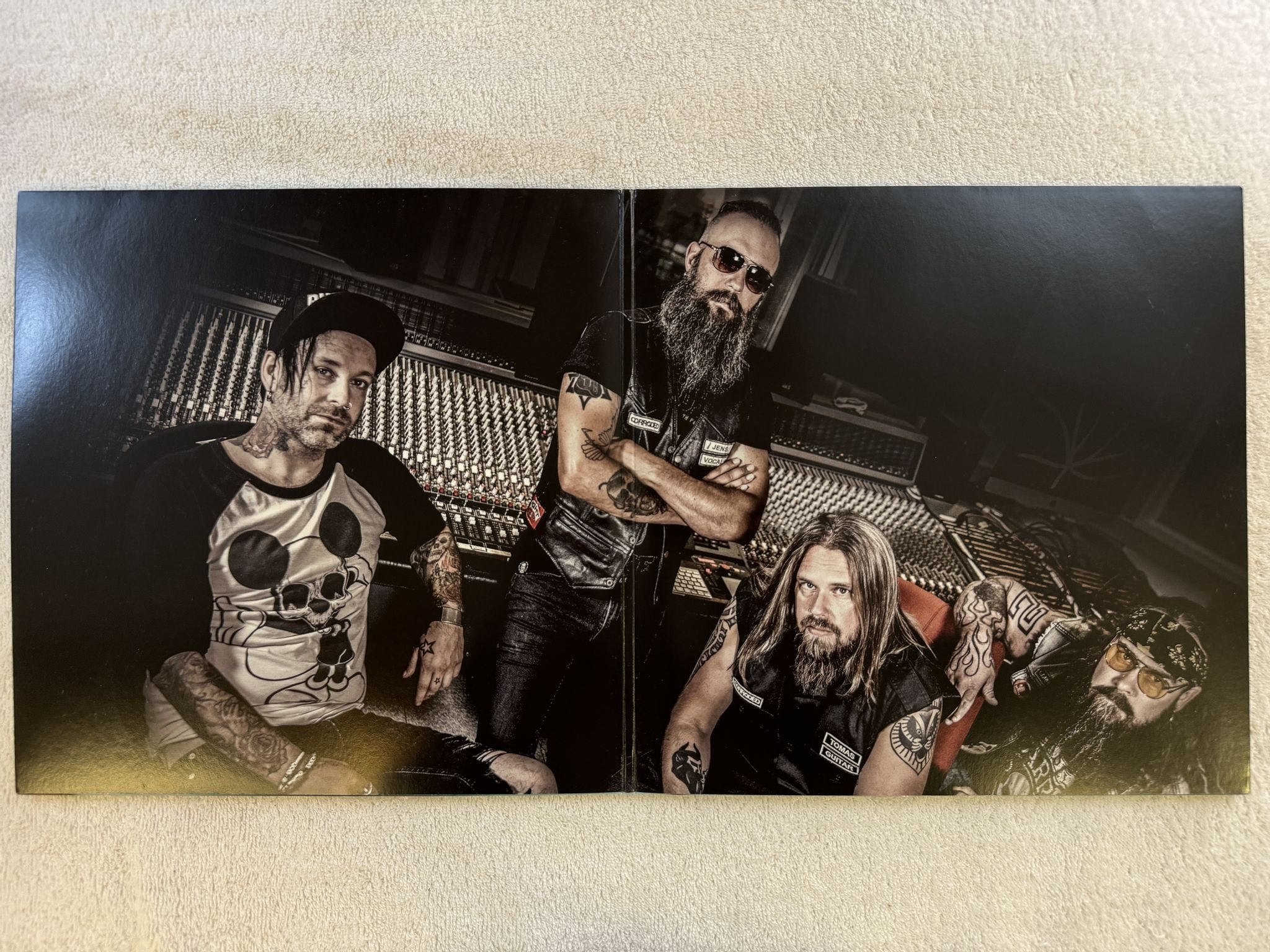 Omslagsbild för skivan CORRODED bitter 2xLP 2019 DESPOTZ DZLP062 *** Signed ***