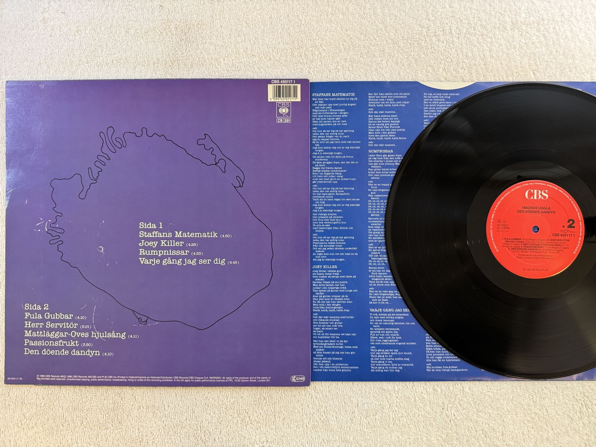 Omslagsbild för skivan MAGNUS UGGLA den döende dandyn LP -86 CBS 4501171 *** SIGNED ***