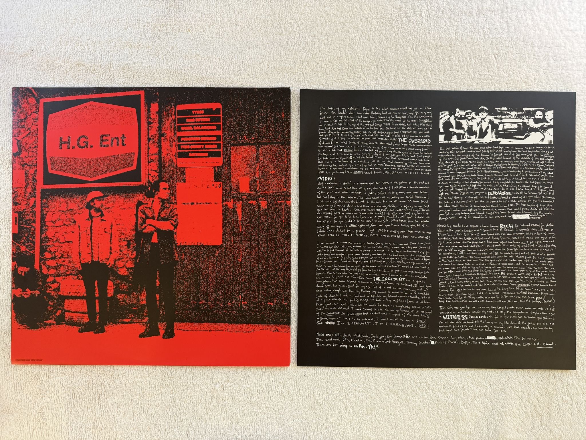 Omslagsbild för skivan YARD ACT The Overload LP 2022 UK ISLAND ZENFC006L ** FULLY SIGNED ***