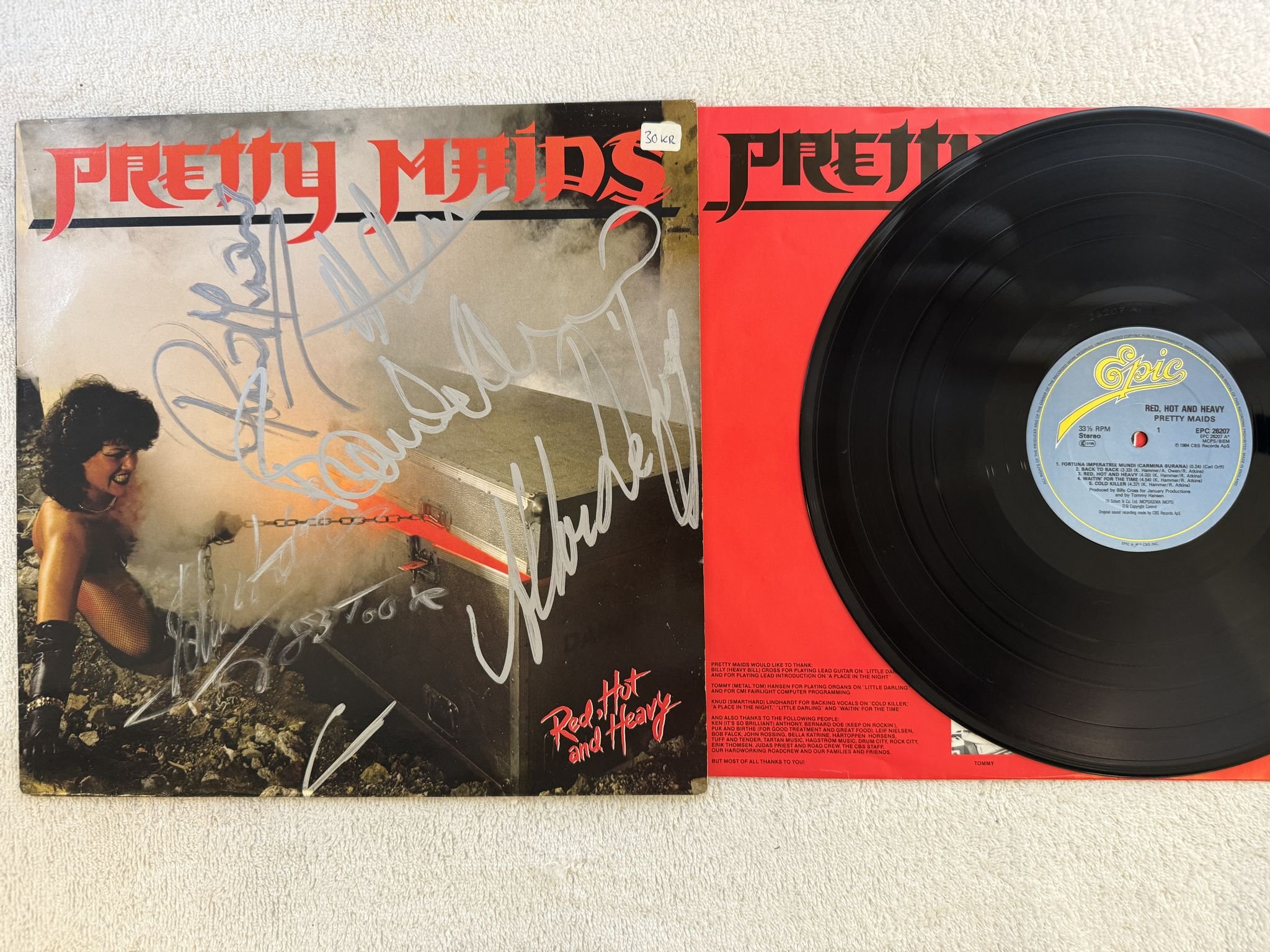 Omslagsbild för skivan PRETTY MAIDS red hot & heavy LP -84 UK EPIC EPC 26207 *** SIGNED ***