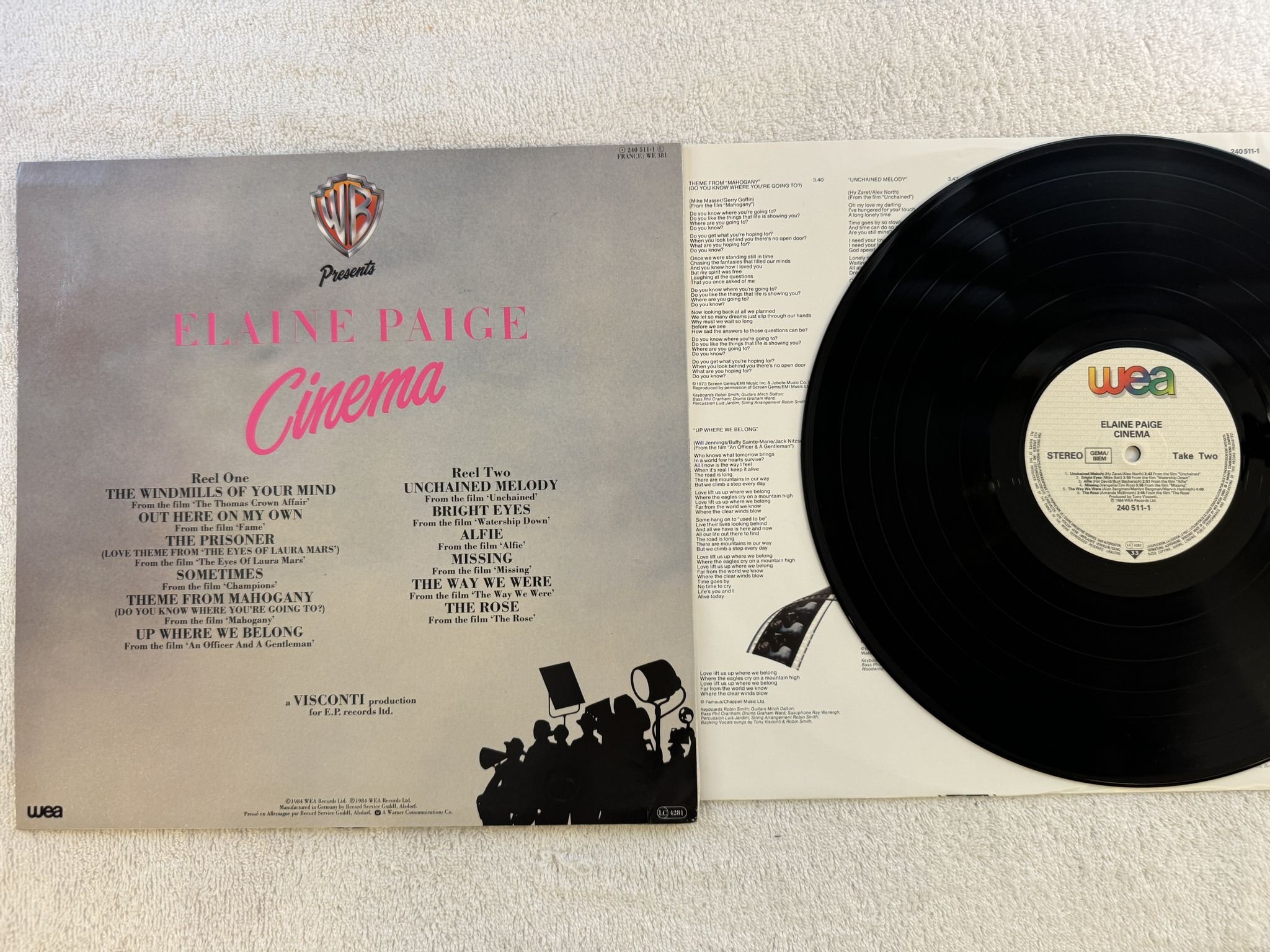 Omslagsbild för skivan ELAINE PAIGE cinema LP -84 WEA 240 511-1 *** SIGNED ***
