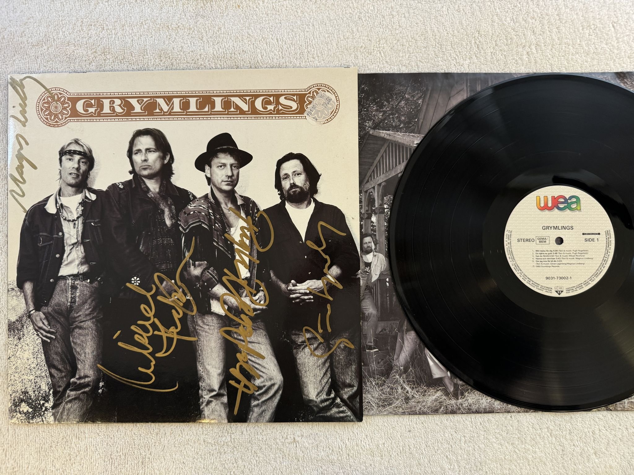 Omslagsbild för skivan GRYMLINGS s/t LP -90 WEA 9031-73002-1 *** FULLY SIGNED ***
