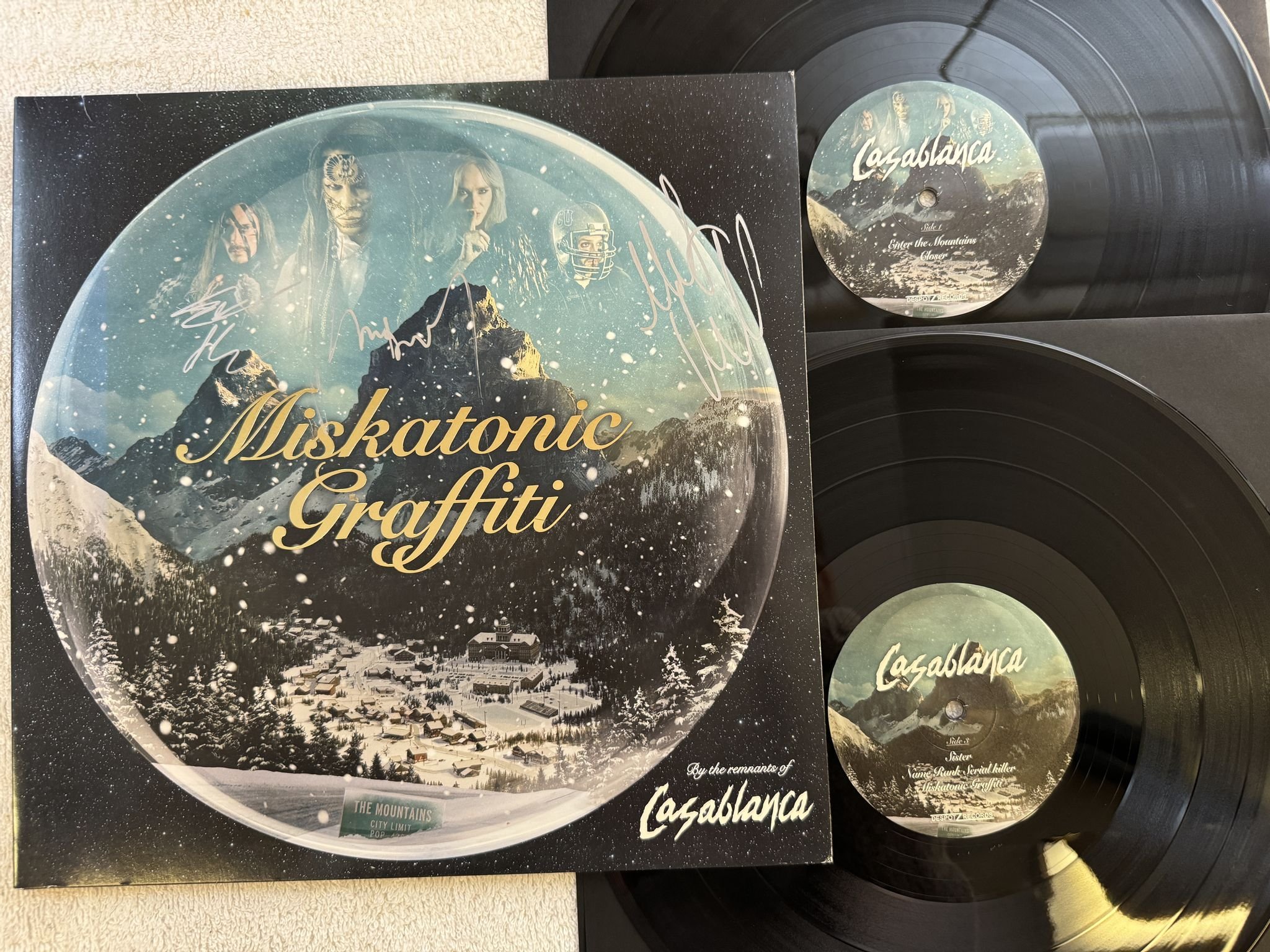 Omslagsbild för skivan CASABLANCA Miskatonic Graffiti 2xLP 2015 DESPOTZ DXLP023 *** FULLY SIGNED ***