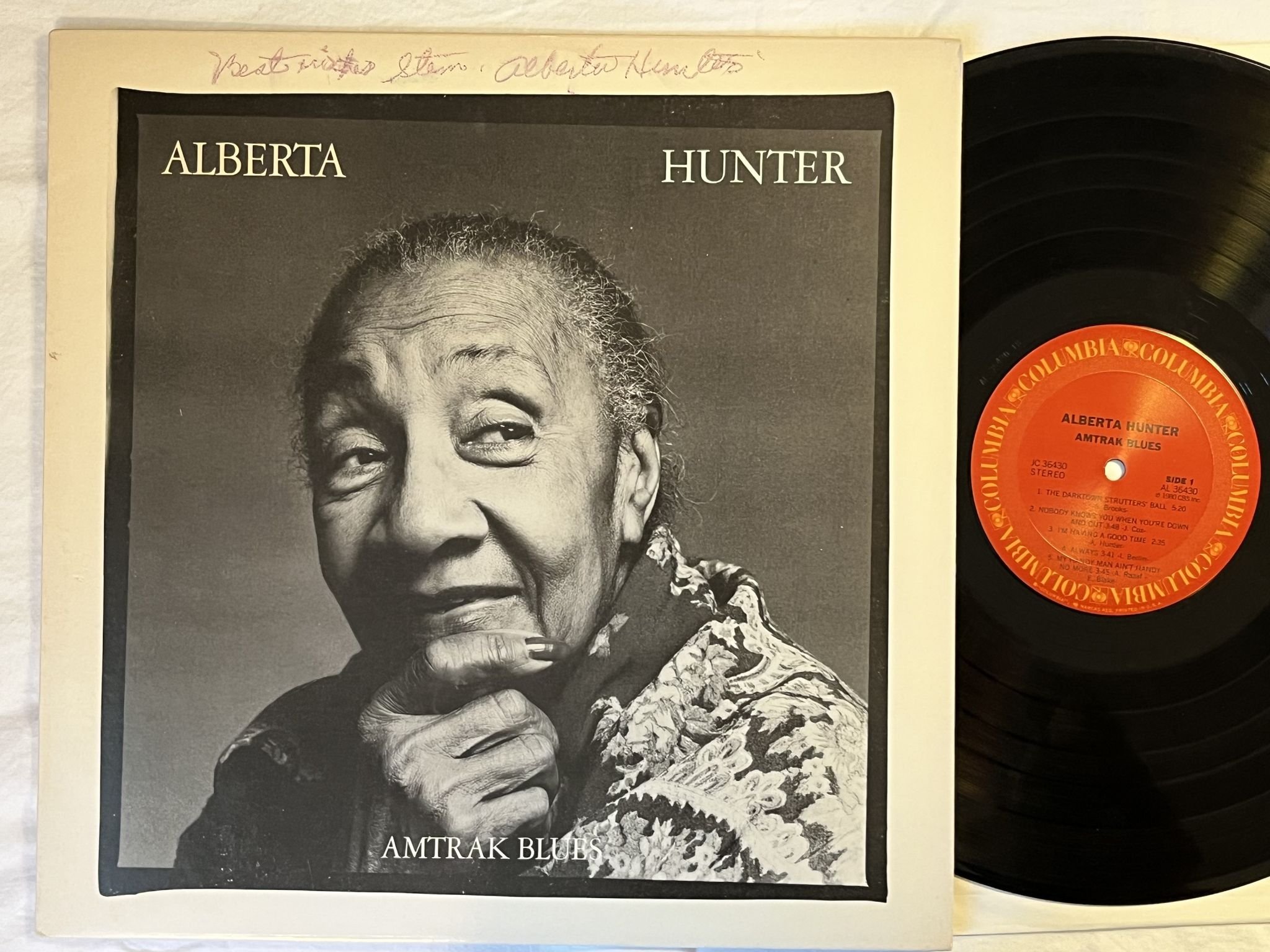 Omslagsbild för skivan ALBERTA HUNTER amtrak blues LP re US COLUMBIA JC 36430 ** SIGNED **