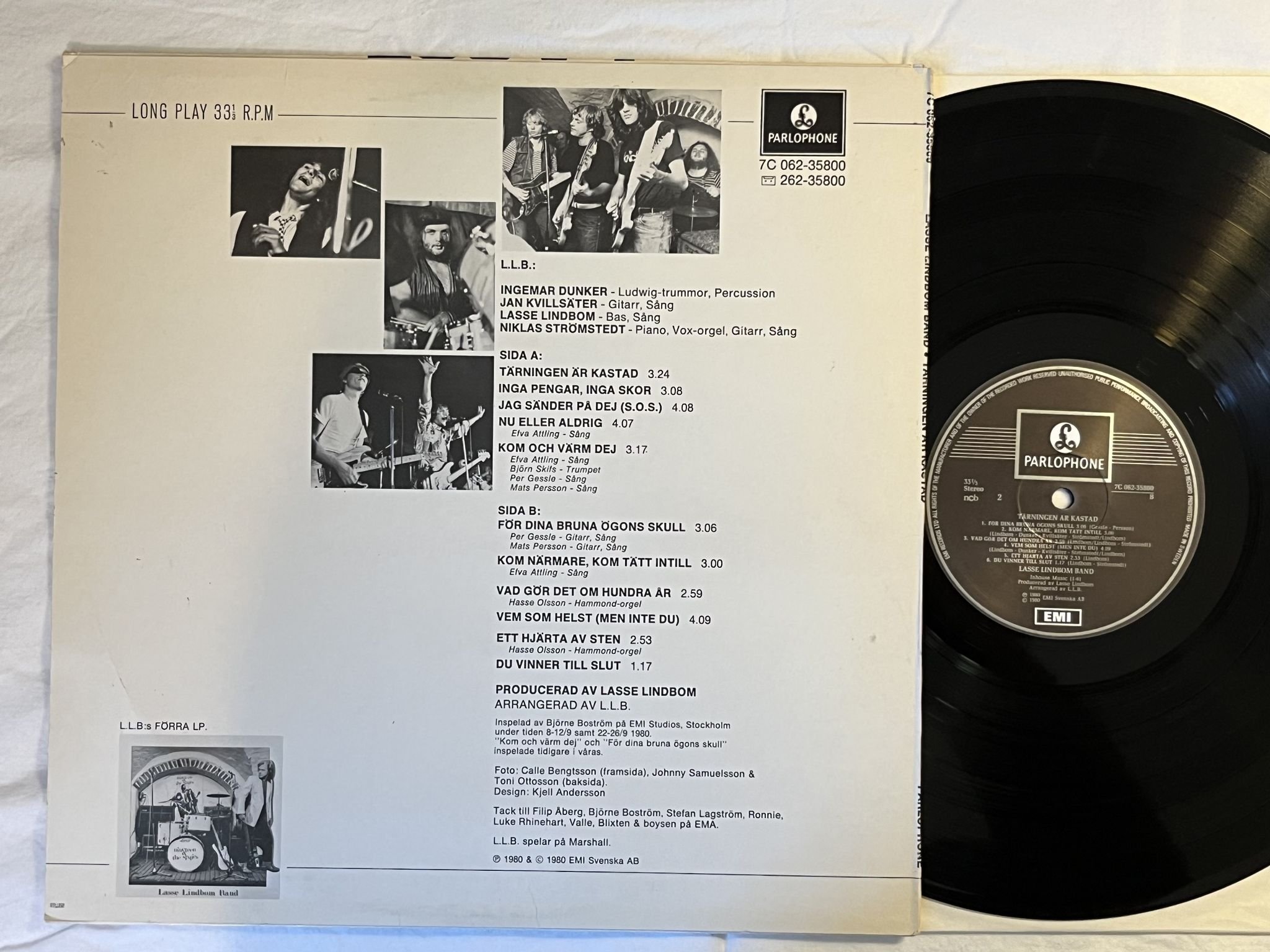 Omslagsbild för skivan LASSE LINDBOM BAND tärningen är kastad LP -80 7C 062-35800 ** FULLY SIGNED **