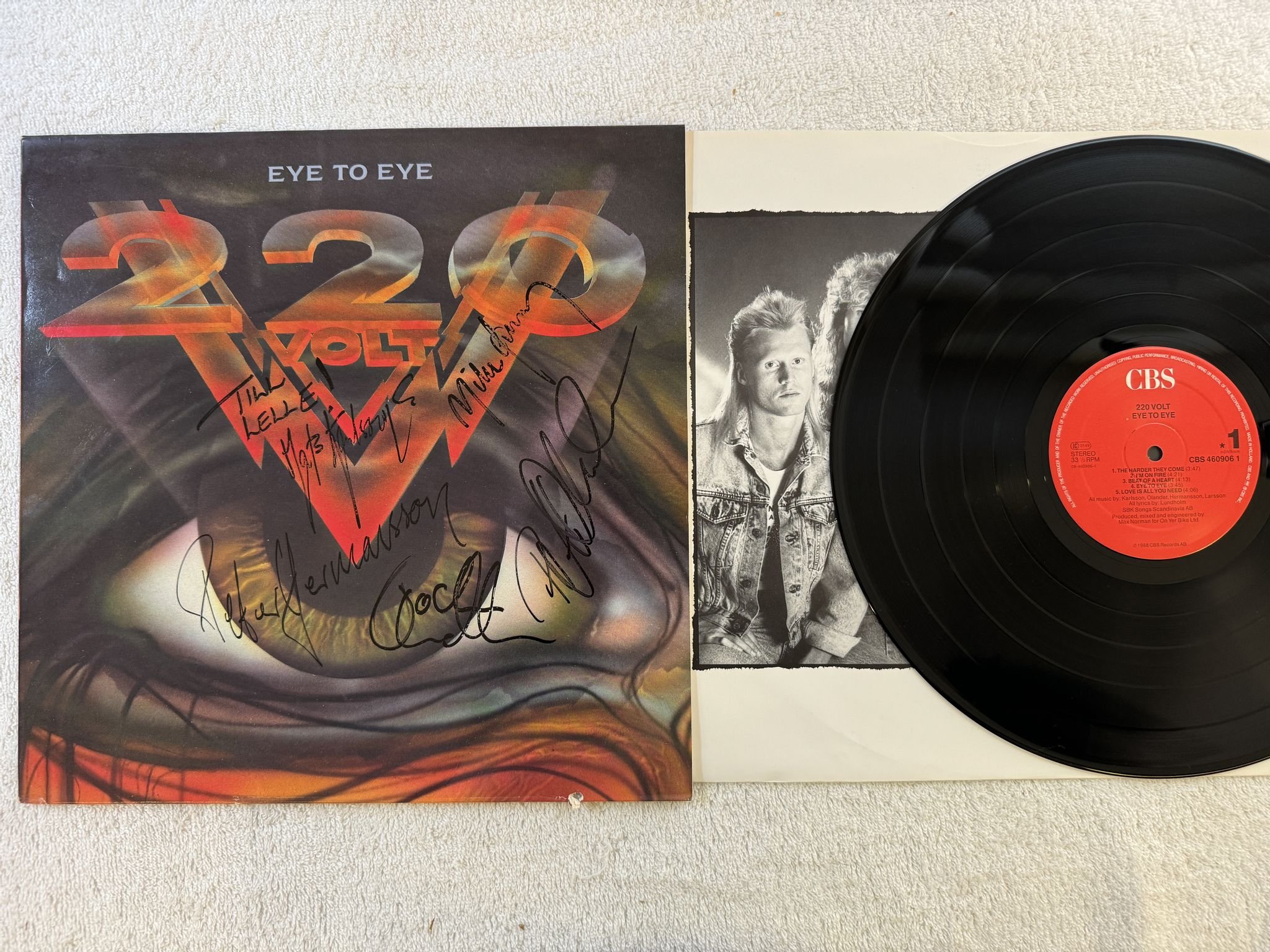 Omslagsbild för skivan 220 VOLT eye to eye LP -88 CBS 4609061 *** FULLY SIGNED ***