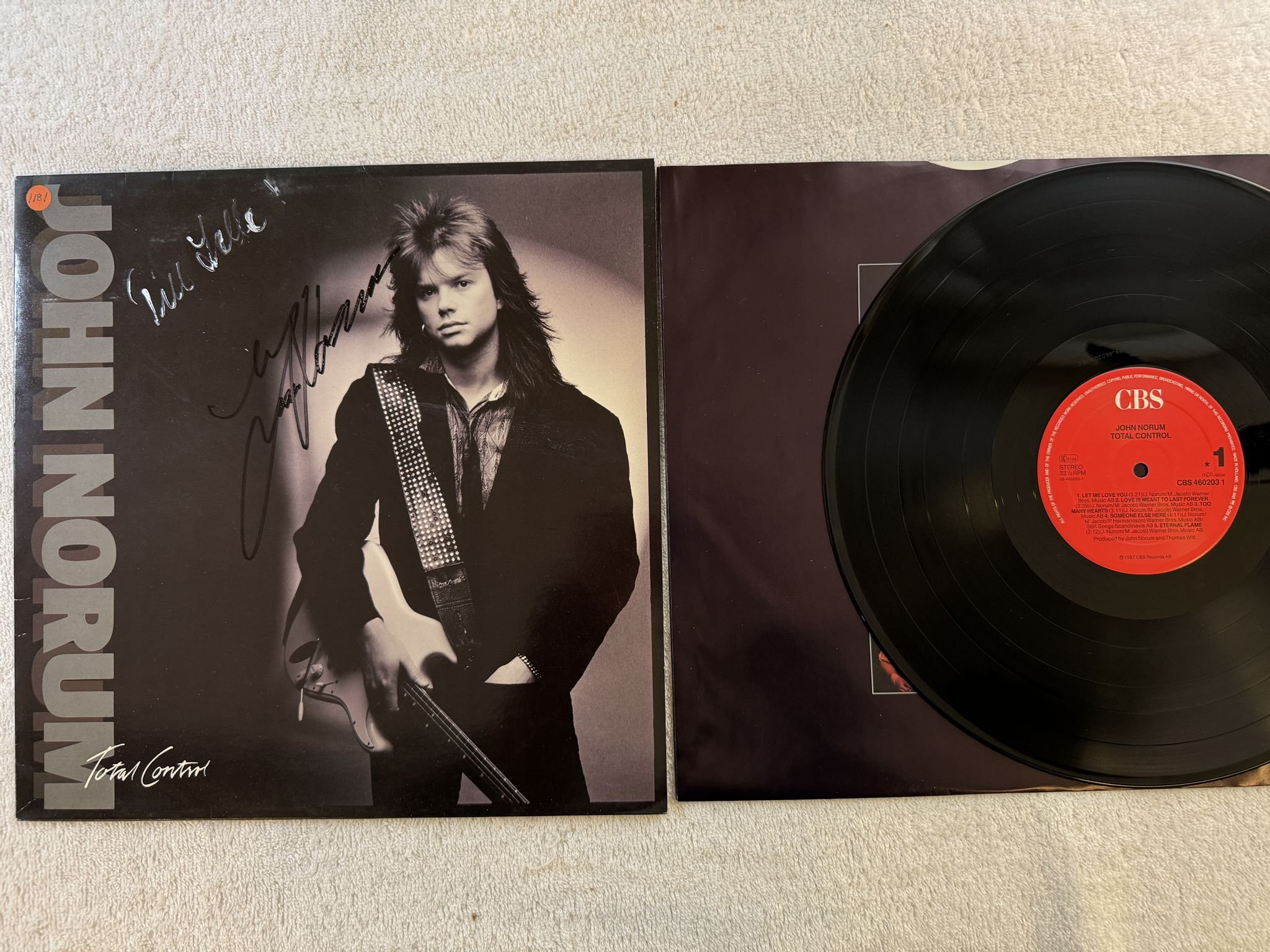 Omslagsbild för skivan JOHN NORUM total control LP -87 CBS 4602031 *** SIGNED ***