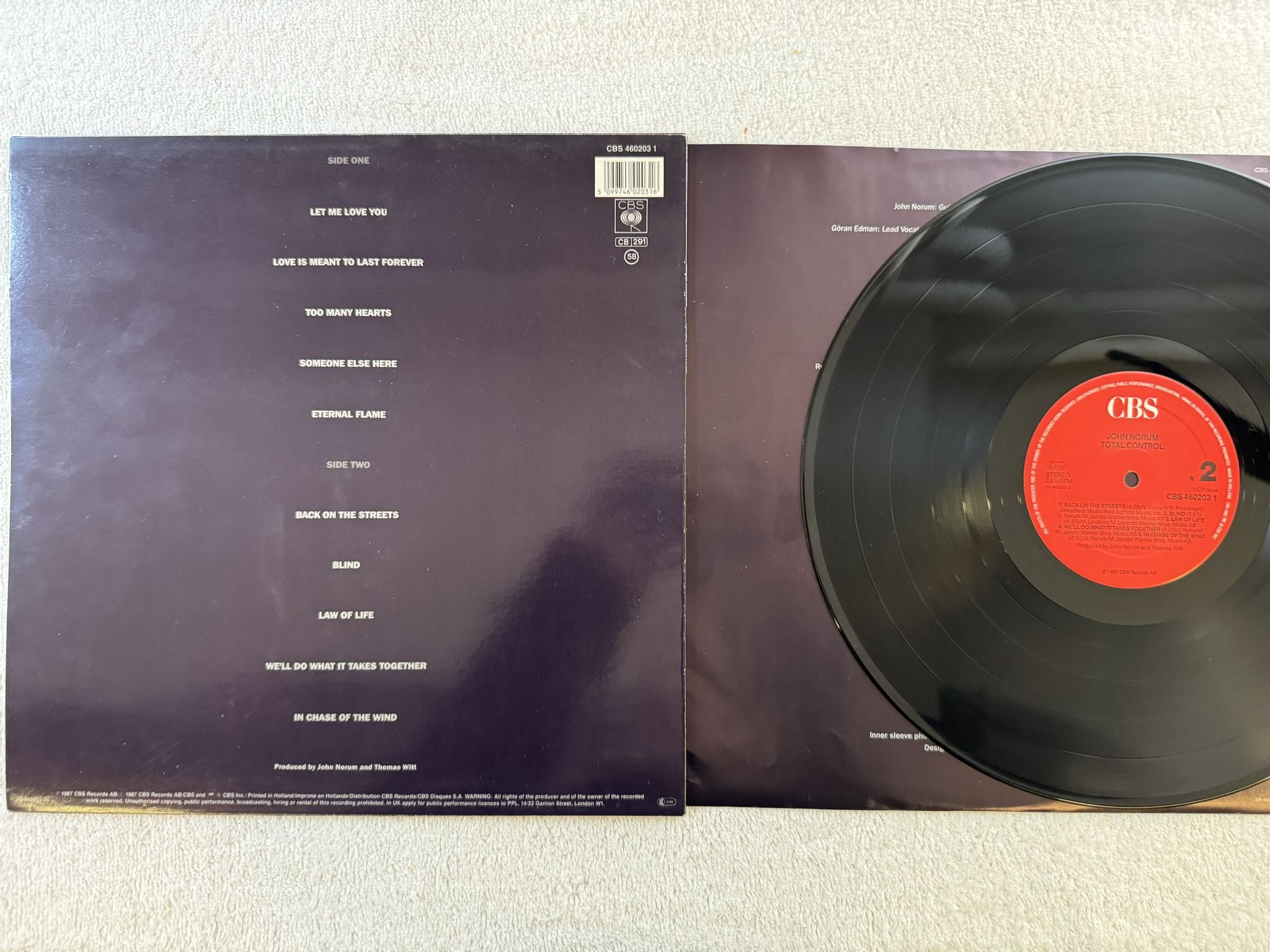 Omslagsbild för skivan JOHN NORUM total control LP -87 CBS 4602031 *** SIGNED ***
