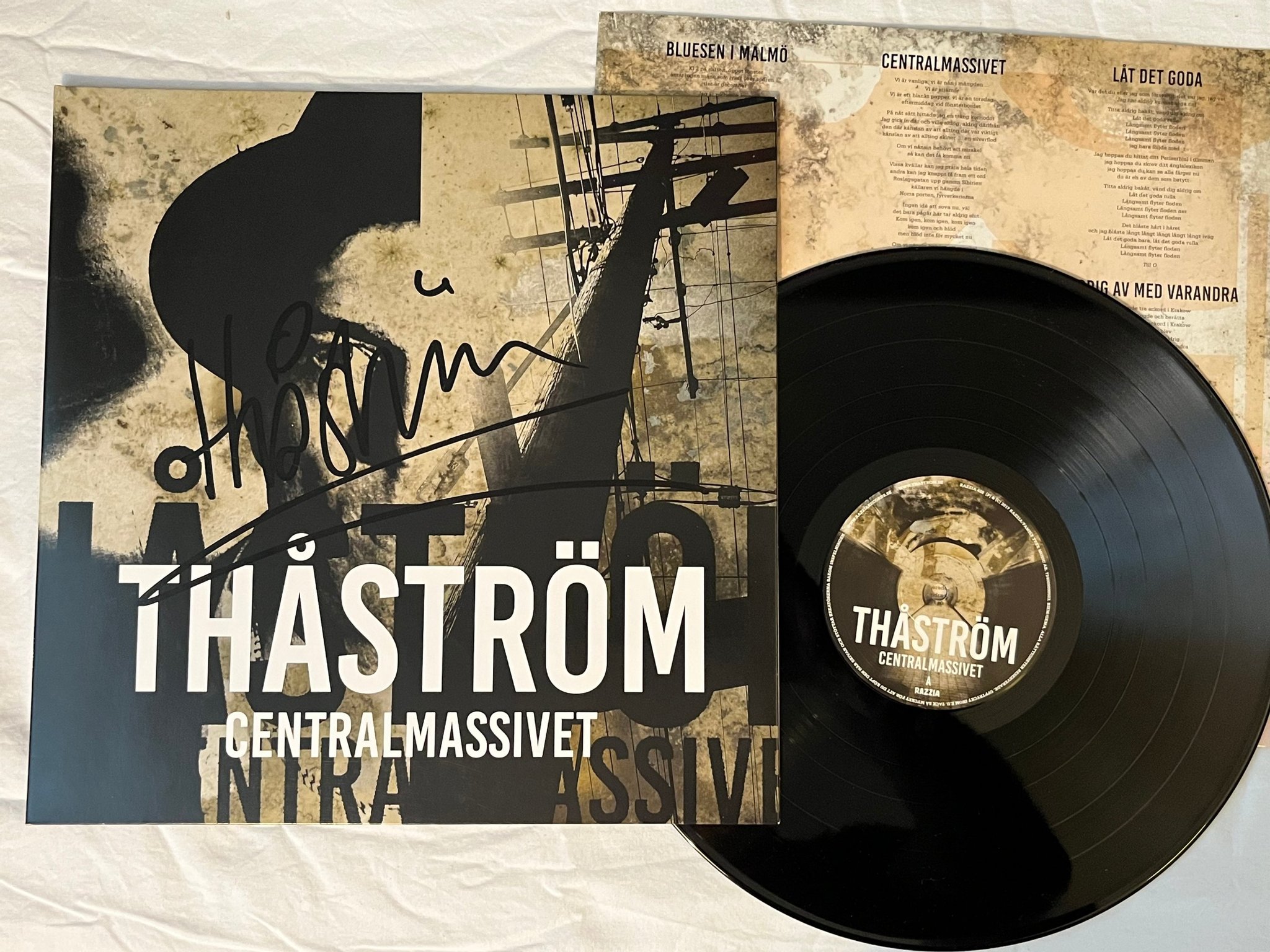 Omslagsbild för skivan THÅSTRÖM Centralmassivet LP 2017 razzia 426 *** SIGNED ***