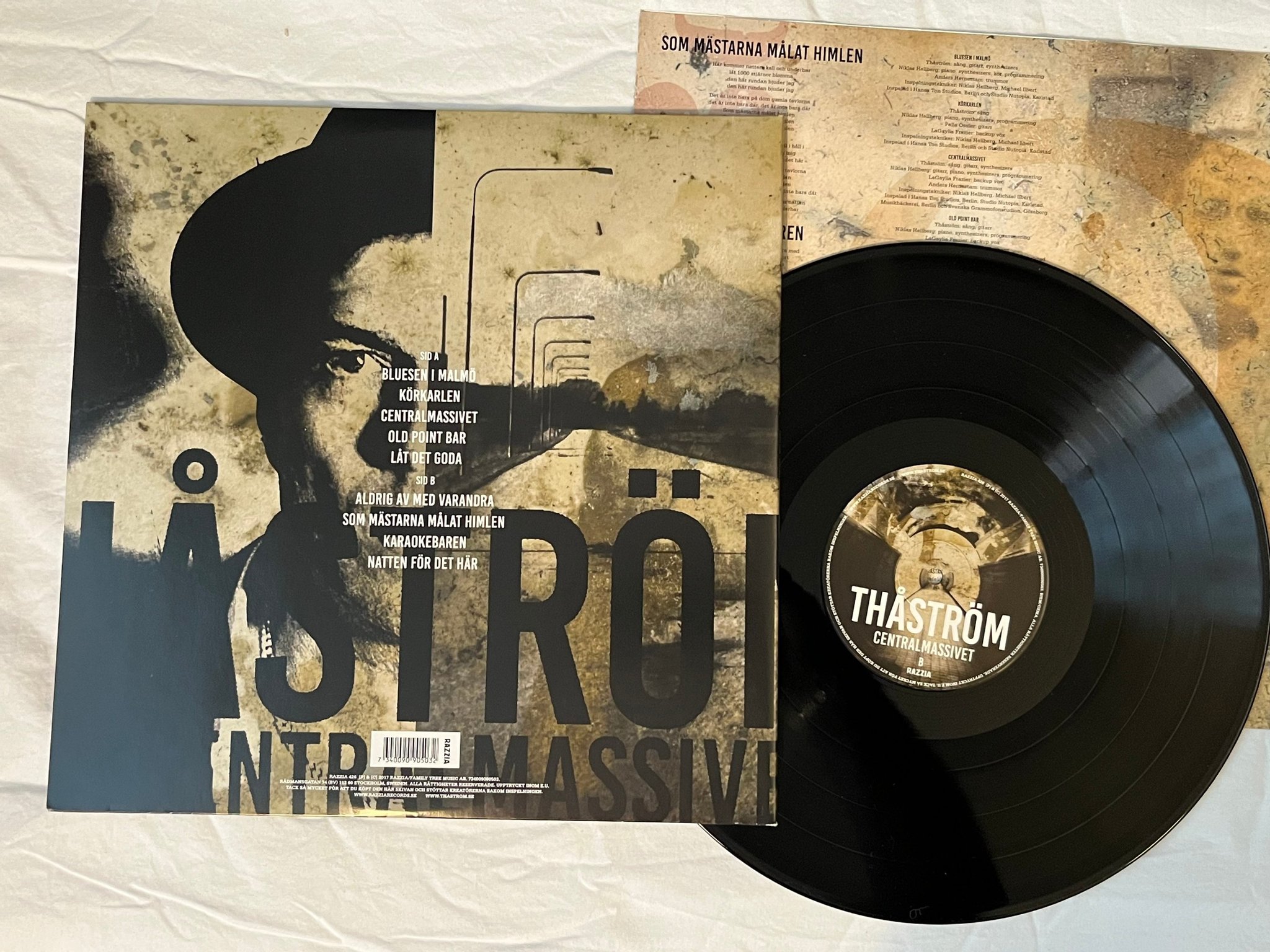 Omslagsbild för skivan THÅSTRÖM Centralmassivet LP 2017 razzia 426 *** SIGNED ***