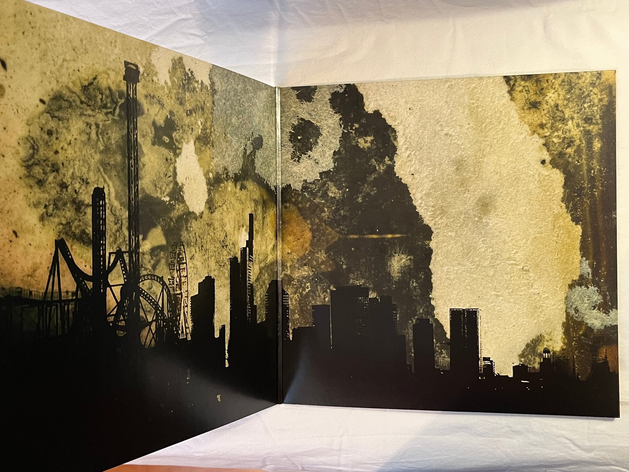 Omslagsbild för skivan THÅSTRÖM Centralmassivet LP 2017 razzia 426 *** SIGNED ***