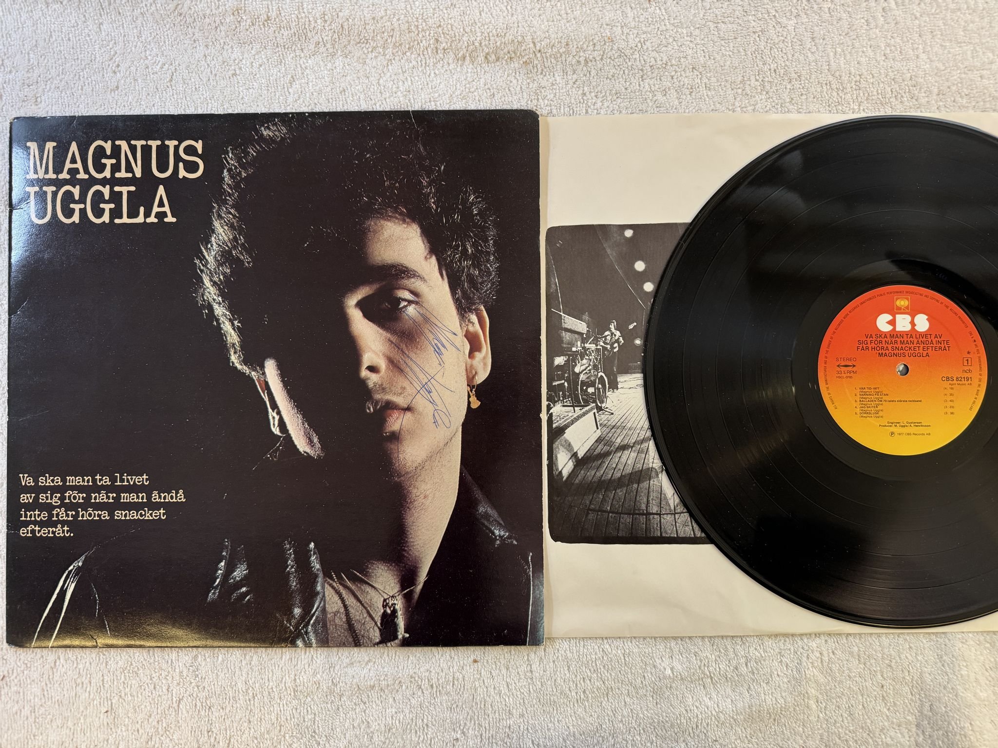 Omslagsbild för skivan MAGNUS UGGLA Va Ska Man Ta...LP + 7"siingle -77 CBS 82191 *** SIGNED ***