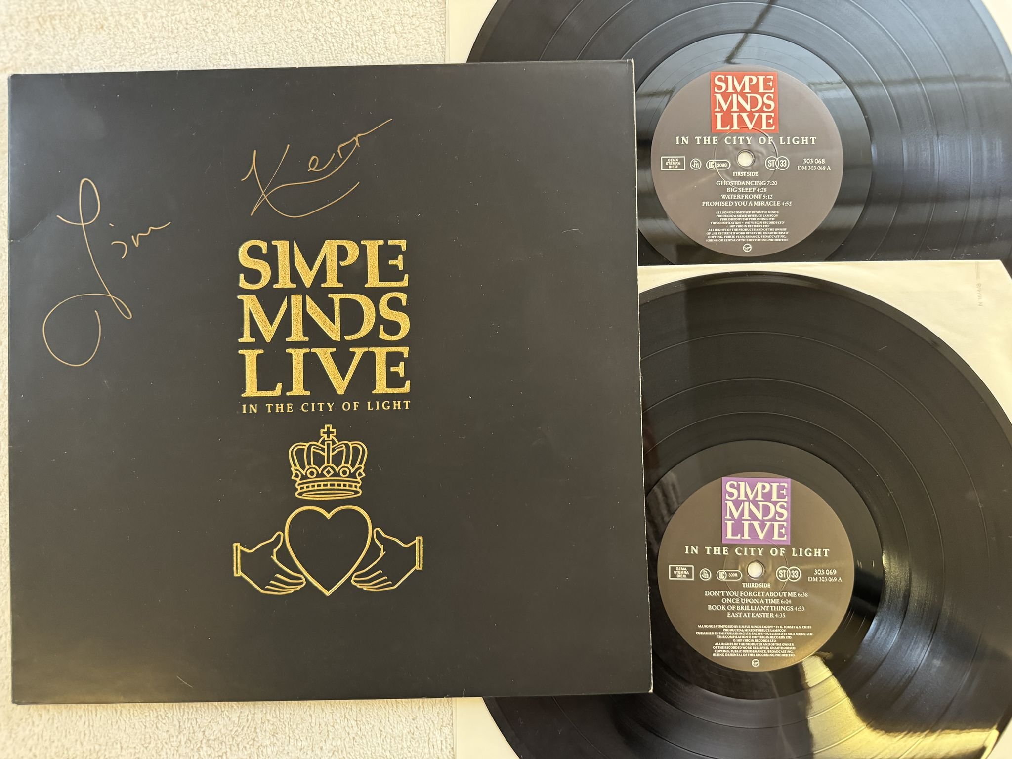 Omslagsbild för skivan SIMPLE MINDS Live In The City Of Light 2xLP -87 ** SIGNED by JIM KERR **