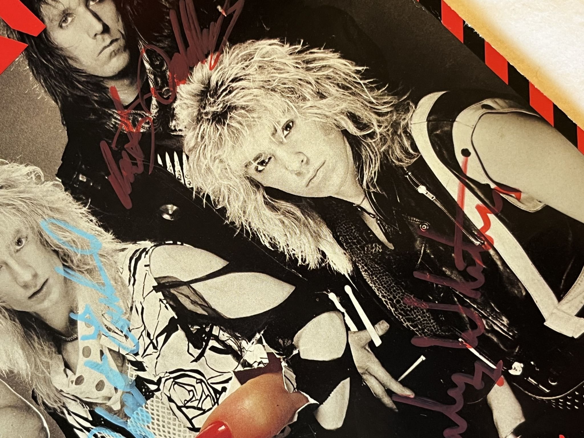 Omslagsbild för skivan TREAT scratch and bite LP -85 ncb MERCURY 824353-1 *** FULLY SIGNED **