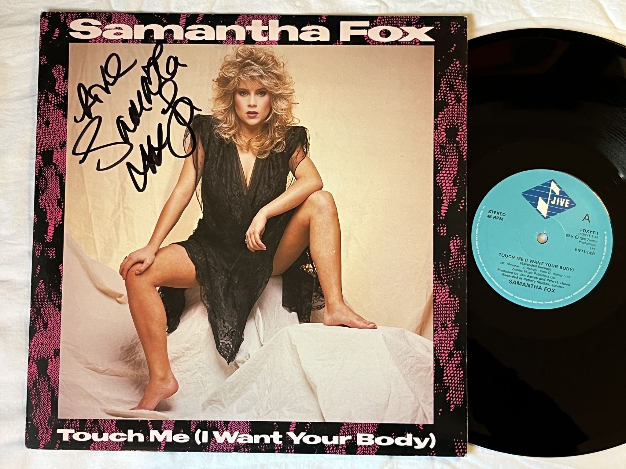 Omslagsbild för skivan SAMANTHA FOX touch me 12"single JIVE FOXY T 1 ** SIGNED **