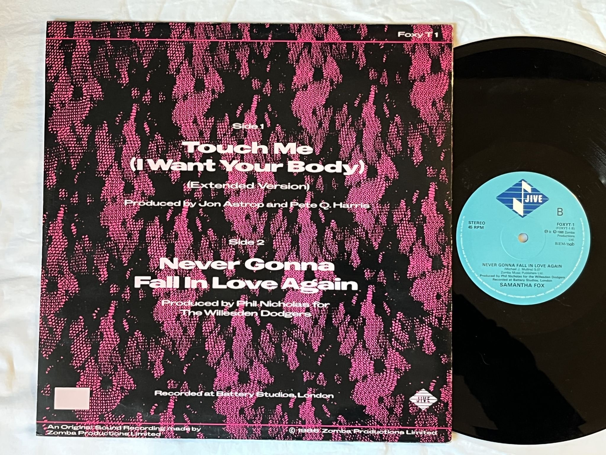 Omslagsbild för skivan SAMANTHA FOX touch me 12"single JIVE FOXY T 1 ** SIGNED **