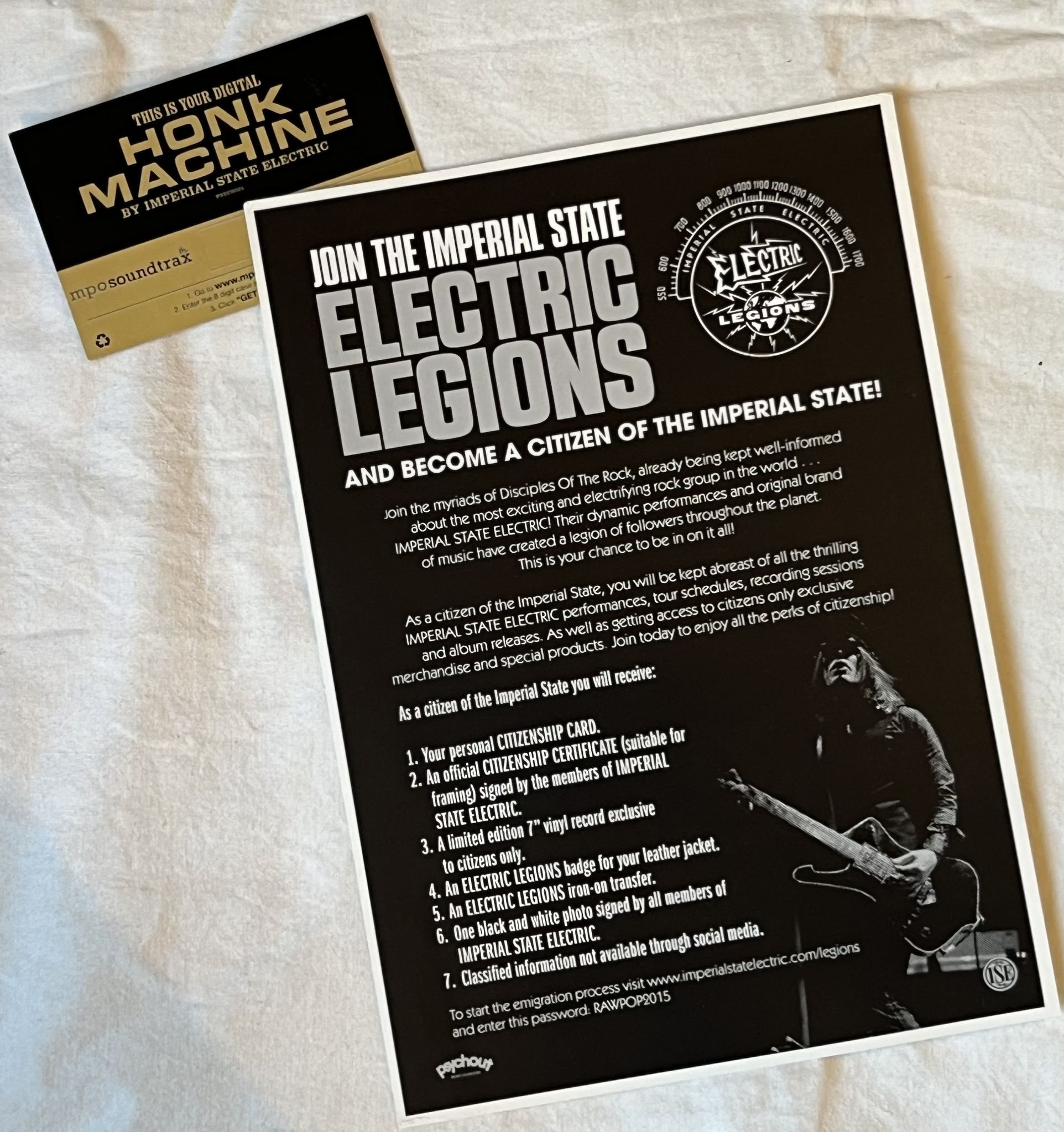 Omslagsbild för skivan IMPERIAL STATE ELECTRIC honk machine LP 2015 Swe PSYCH021LP *** FULLY SIGNED **