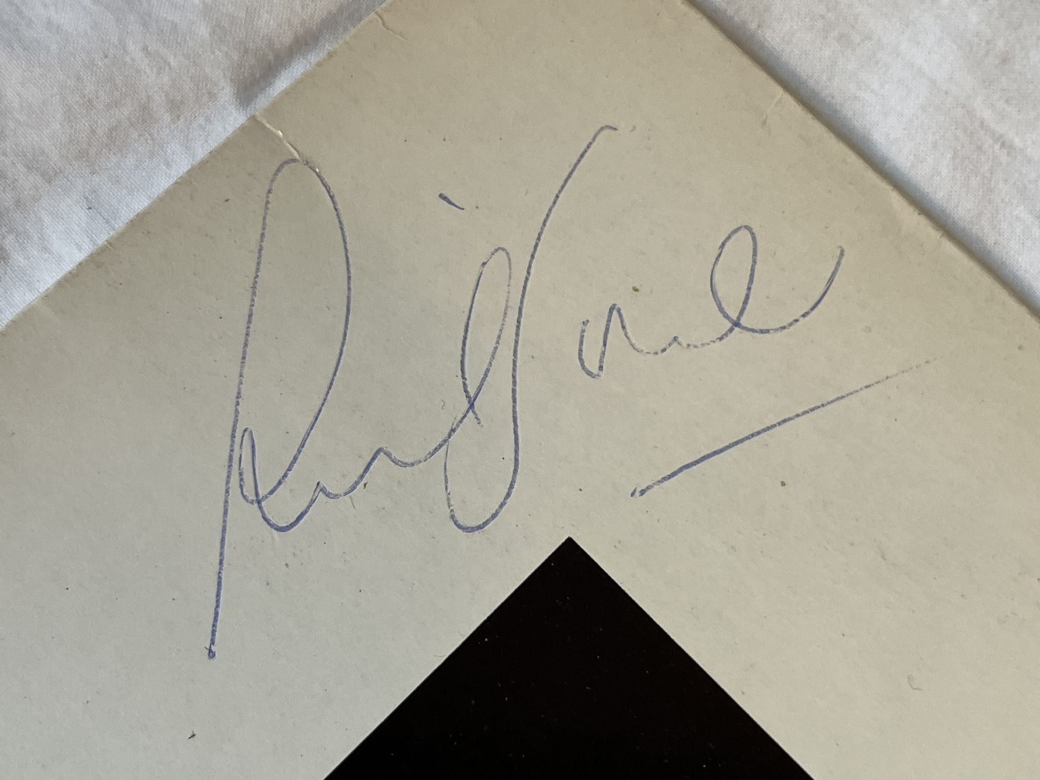 Omslagsbild för skivan LEVEL 42 world machine LP -85 POLYDOR POLH 25 ** FULLY SIGNED **