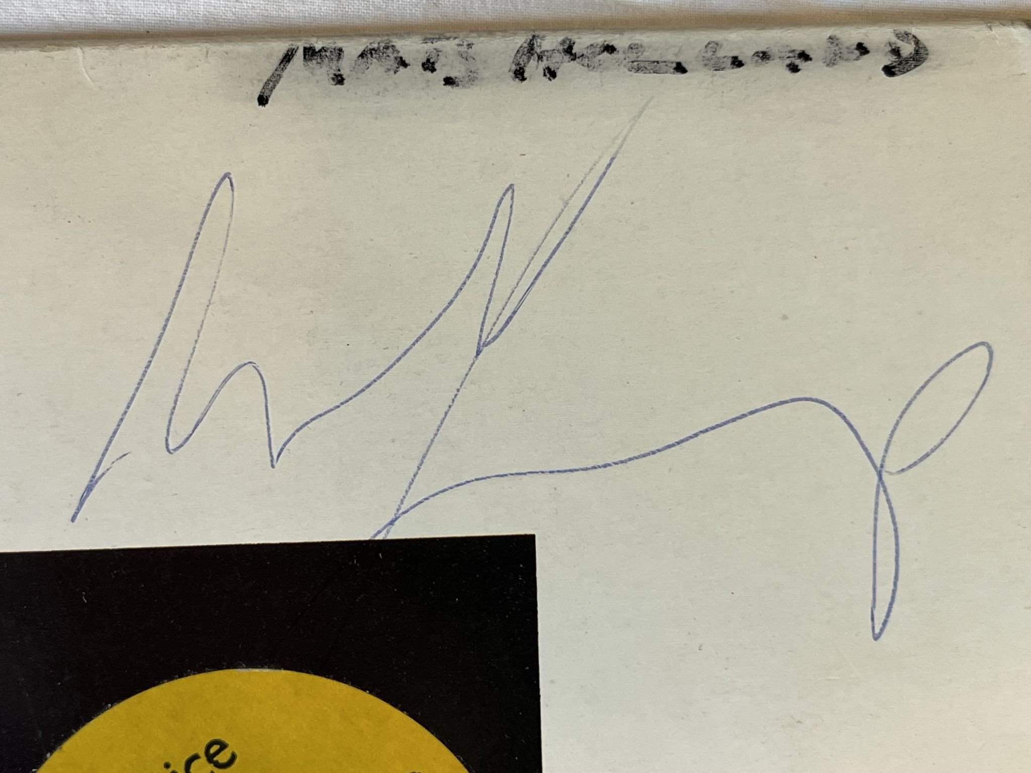 Omslagsbild för skivan LEVEL 42 world machine LP -85 POLYDOR POLH 25 ** FULLY SIGNED **