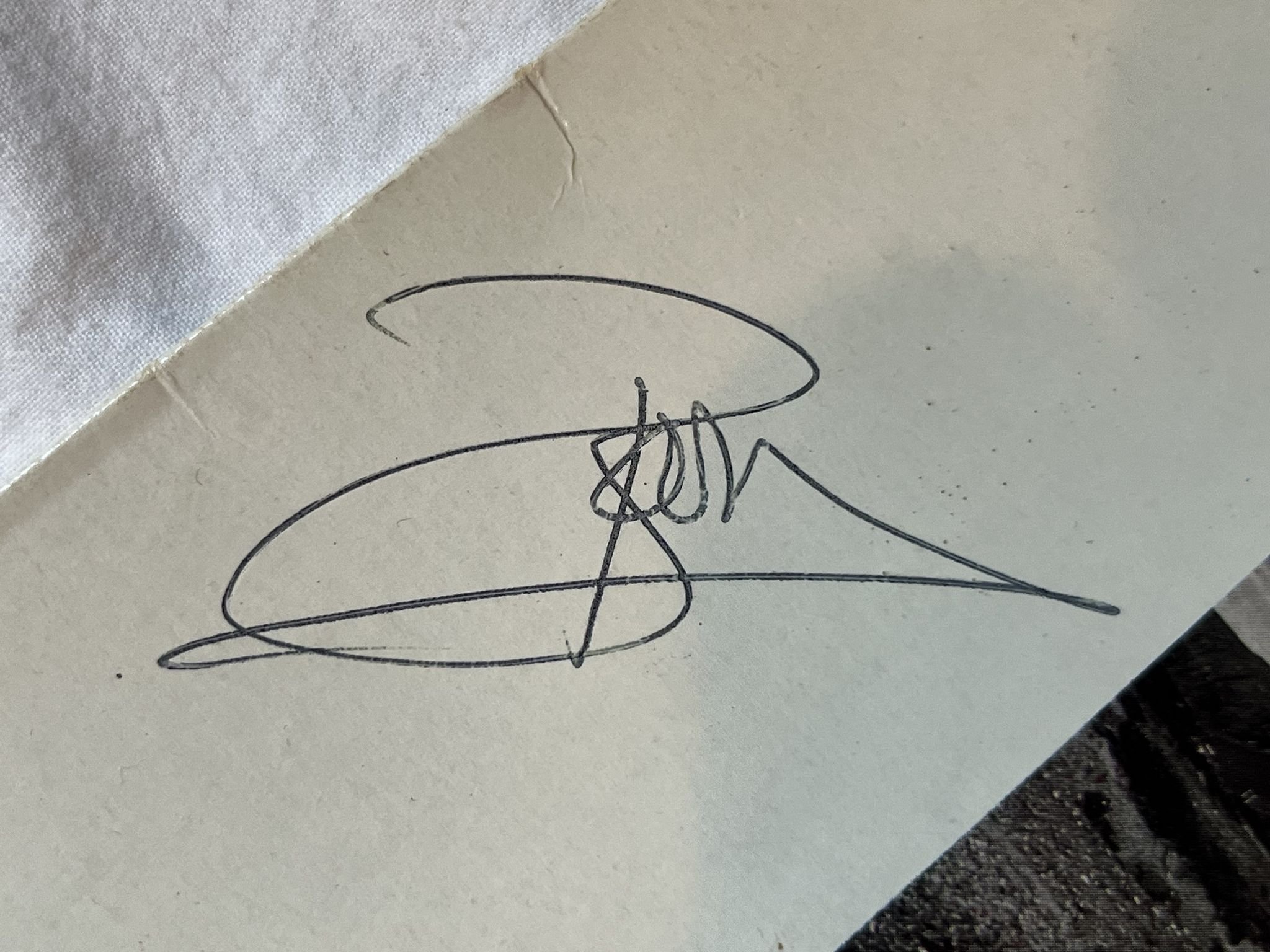 Omslagsbild för skivan LEVEL 42 world machine LP -85 POLYDOR POLH 25 ** FULLY SIGNED **