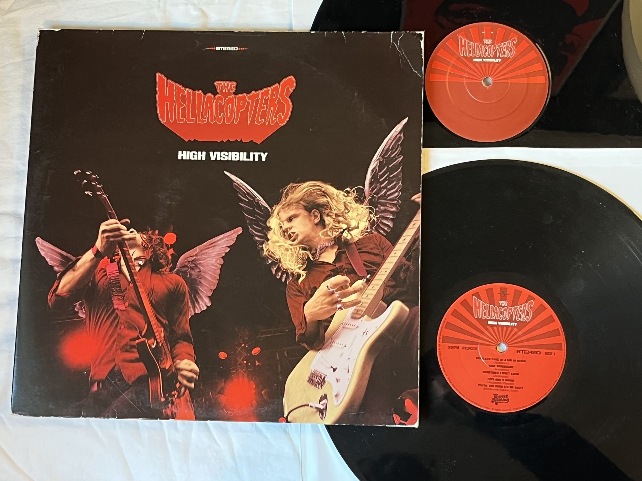 Omslagsbild för skivan THE HELLACOPTERS High Visibility 2xLP 2000 UNIVERSAL SNLP006 ** SIGNED **