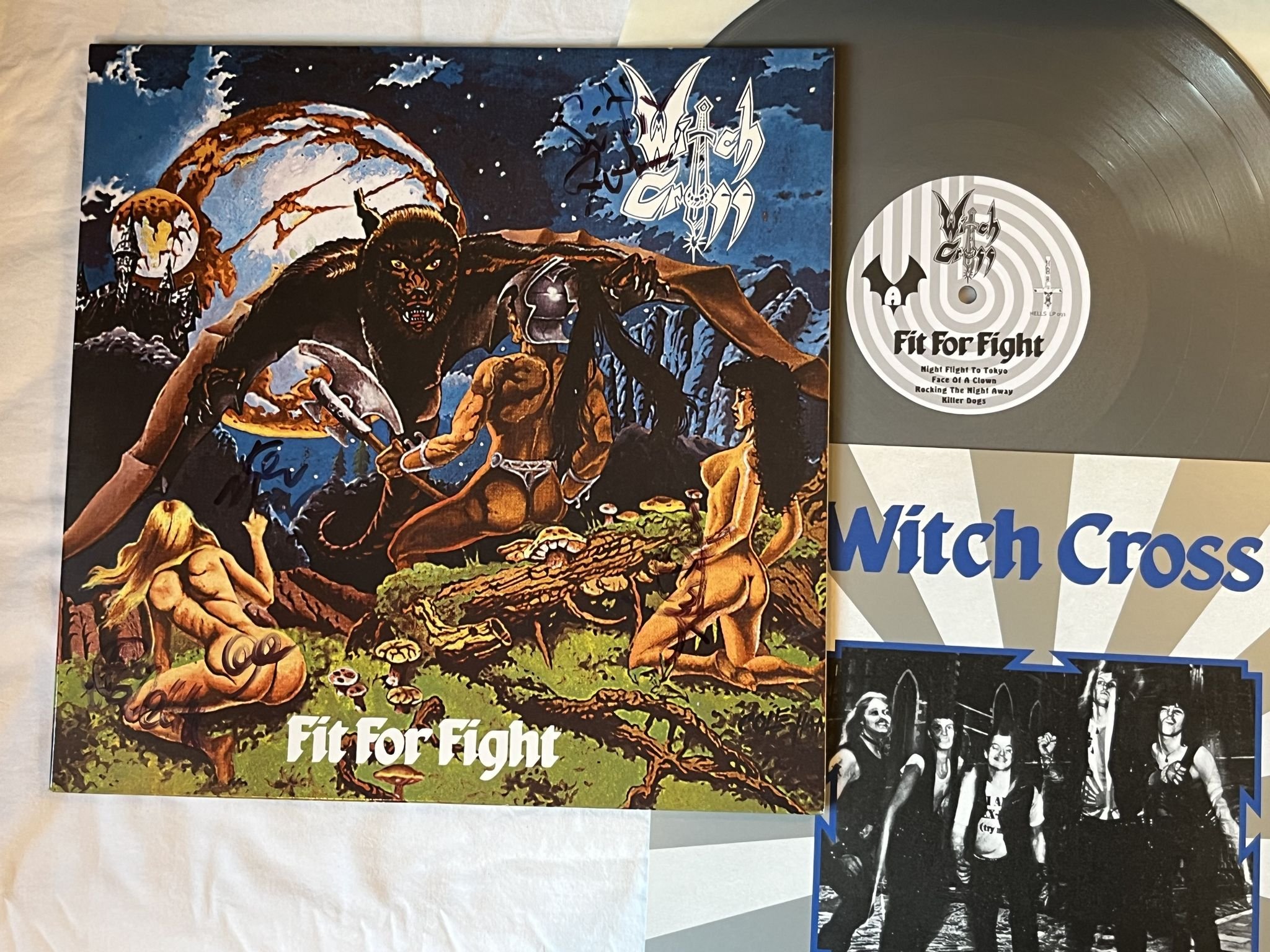 Omslagsbild för skivan WITCHCROSS fit for fight LP re 2012 US HELLS LP 091 ** FULLY SIGNED **