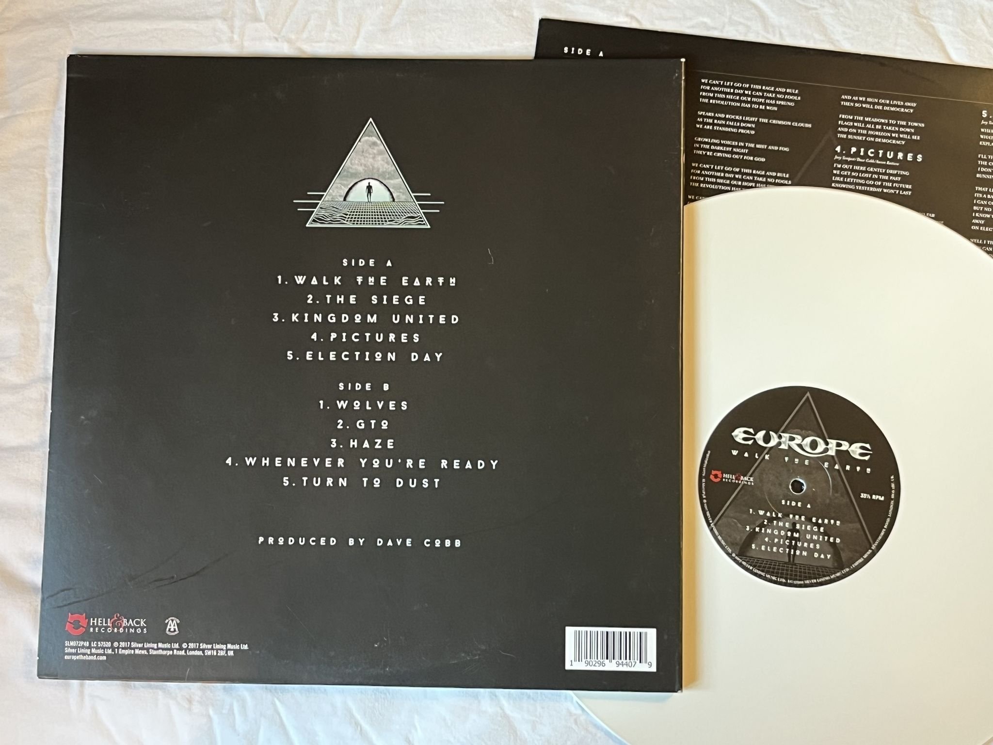 Omslagsbild för skivan EUROPE walk the earth LP 2017 HELL & BACK SLM072P48 *** FULLY SIGNED ***