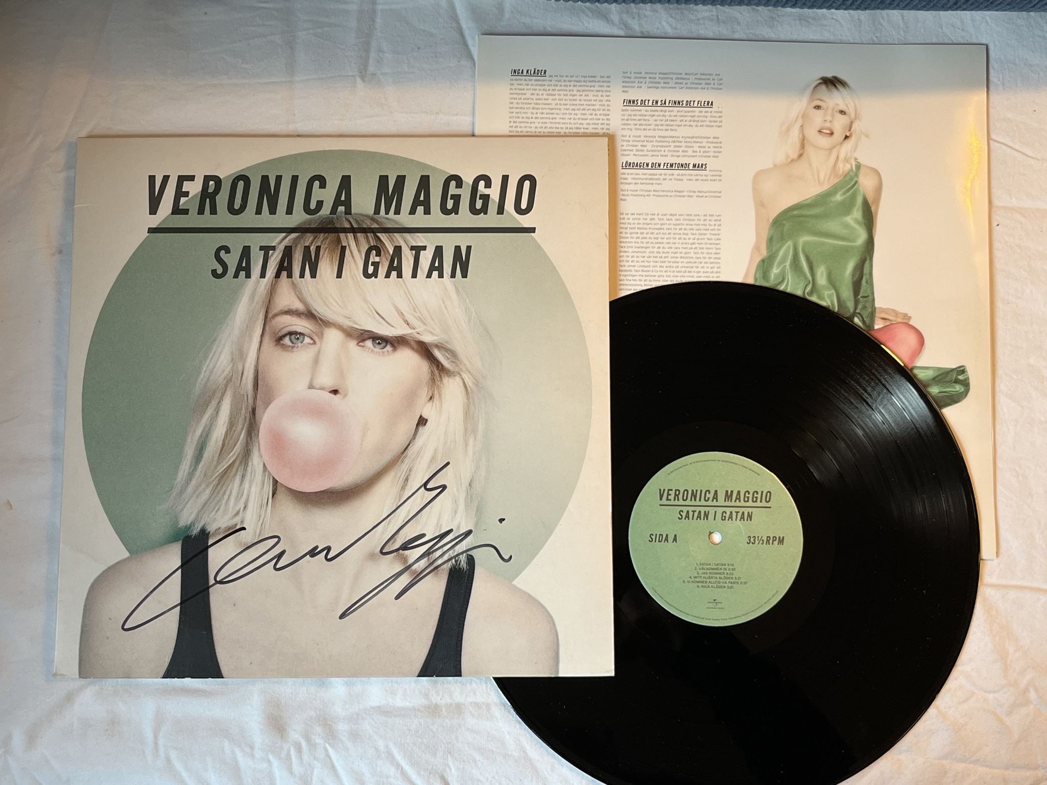 Omslagsbild för skivan VERONICA MAGGIO satan i gatan LP 2011 limited UNIVERSAL MUSIC *** SIGNED ***