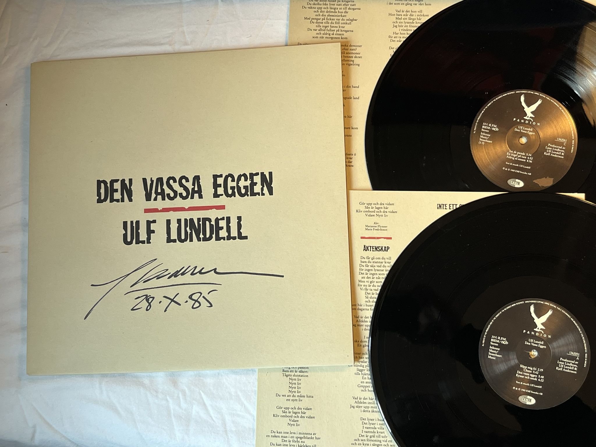 Omslagsbild för skivan ULF LUNDELL den vassa eggen 2xLP -85 EMI 1362053 ** SIGNED **