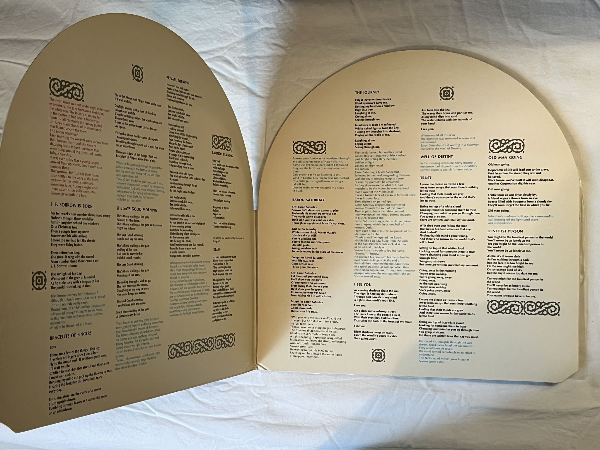 Omslagsbild för skivan THE PRETTY THINGS S. F. Sorrow LP -69 US RARE EARTH RS 506