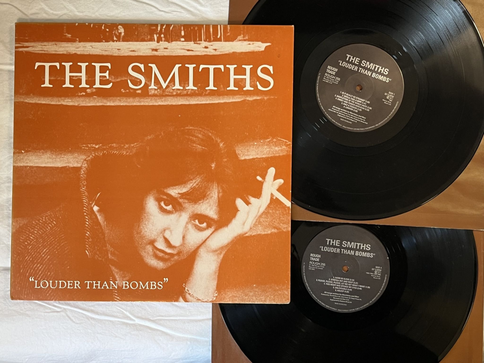 Omslagsbild för skivan THE SMITHS louder than bombs 2xLP -88 UK ROUGH TRADE ROUGH 255