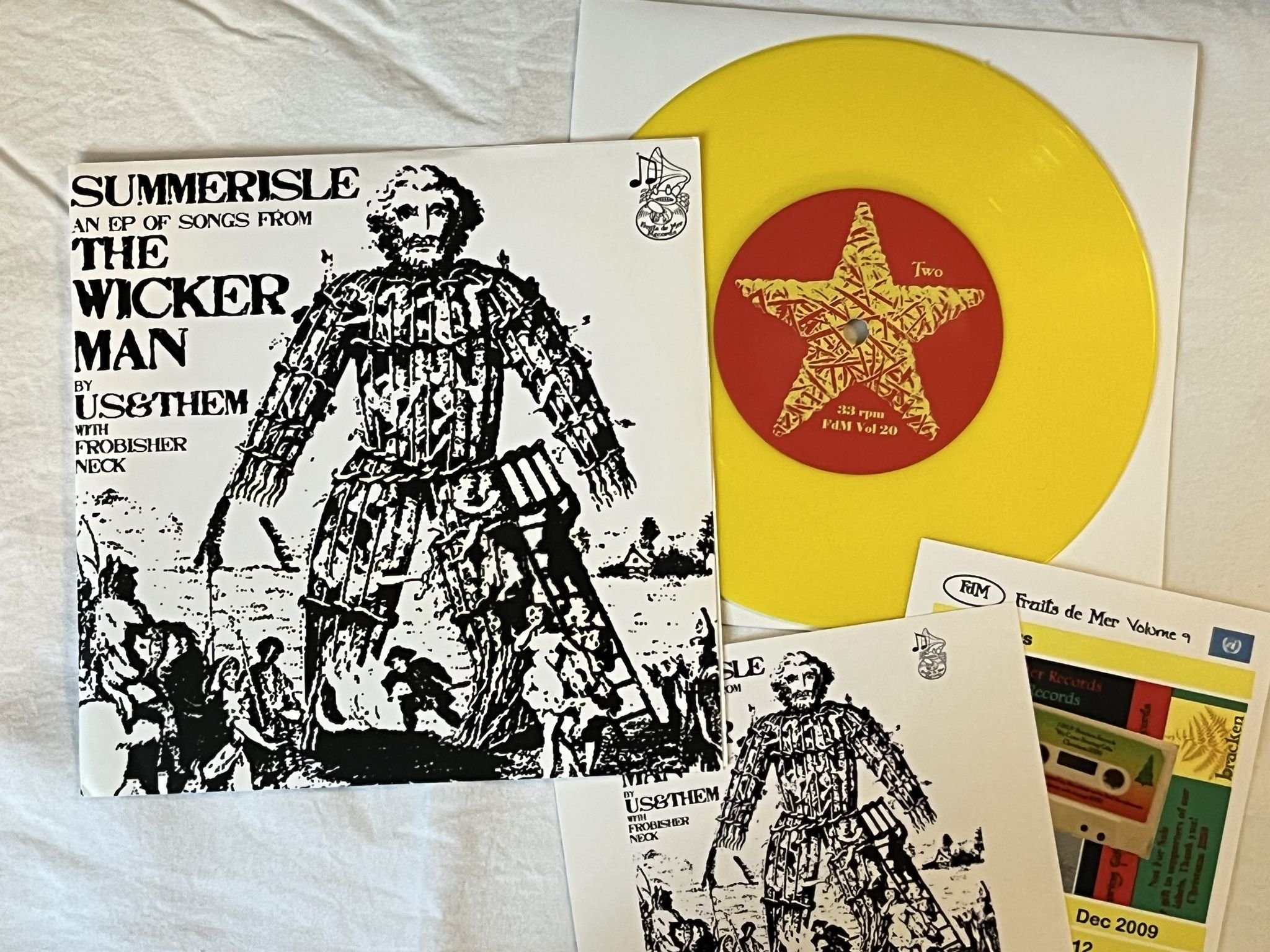 Omslagsbild för skivan US & THEM Summerisle 7"EP 2011 UK Fruits de Mer Records – Crustacean 20