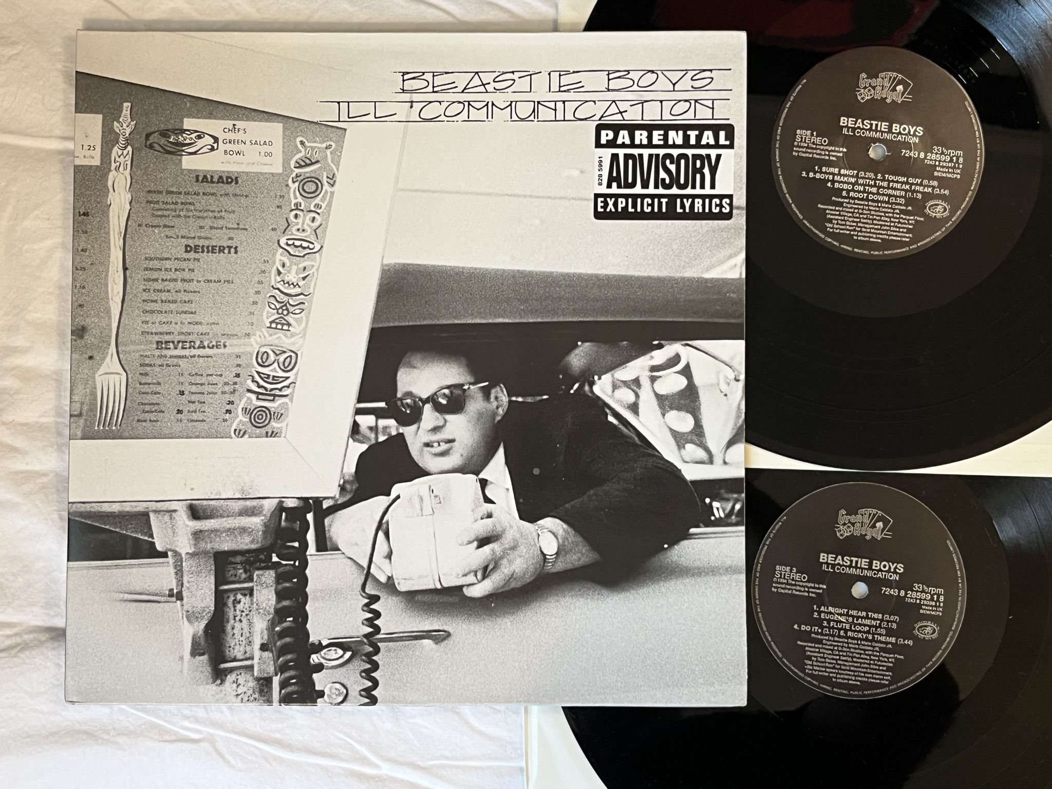 Omslagsbild för skivan BEASTIE BOYS ill communication 2xLP -94 UK/EU GRAND ROYAL 7 243 8 28599 1 8