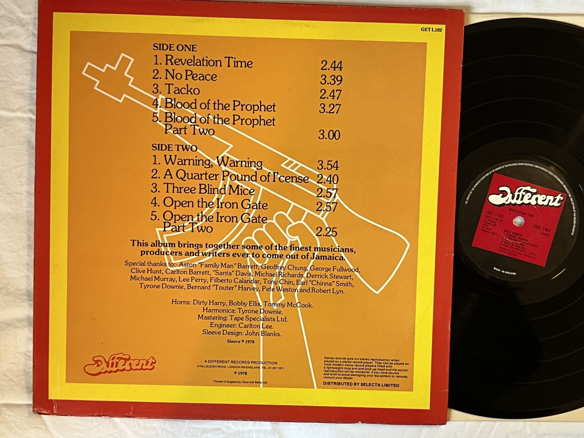 Omslagsbild för skivan MAX ROMEO Revelation Time LP -78 UK DIFFERENT L102