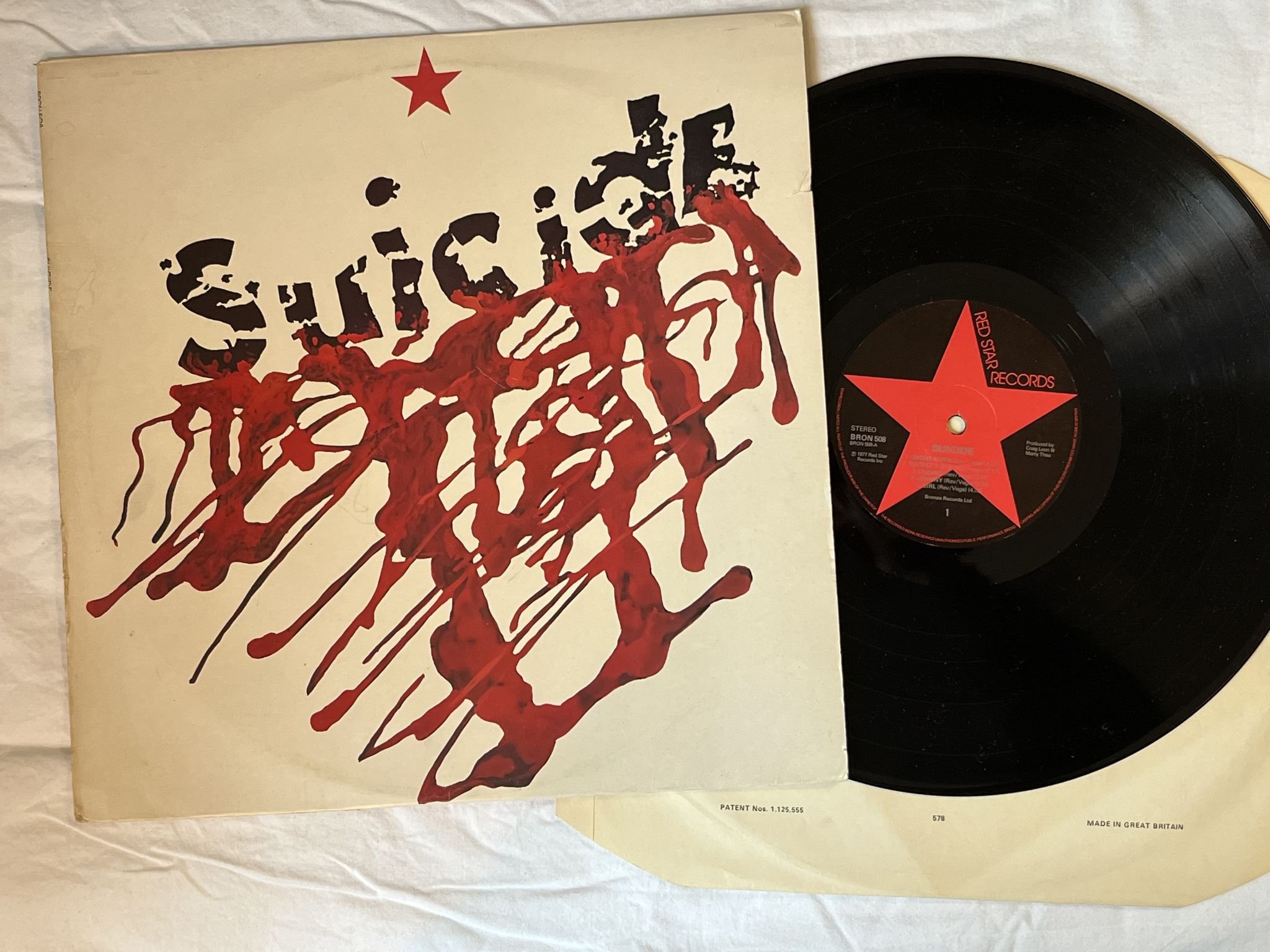 Omslagsbild för skivan SUICIDE s/t LP -78 UK RED STAR RECORDS BRON 508 **** CLASSIC ****