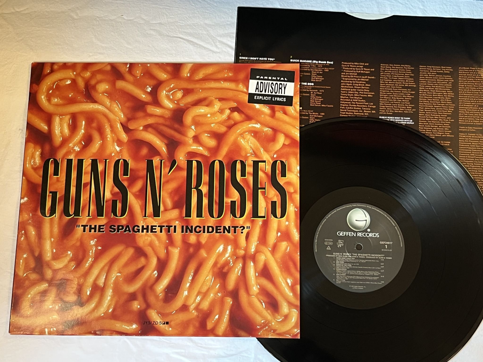 Omslagsbild för skivan GUNS N ROSES "The Spaghetti Incident?" LP -93 Hol GEFFEN GEF24617