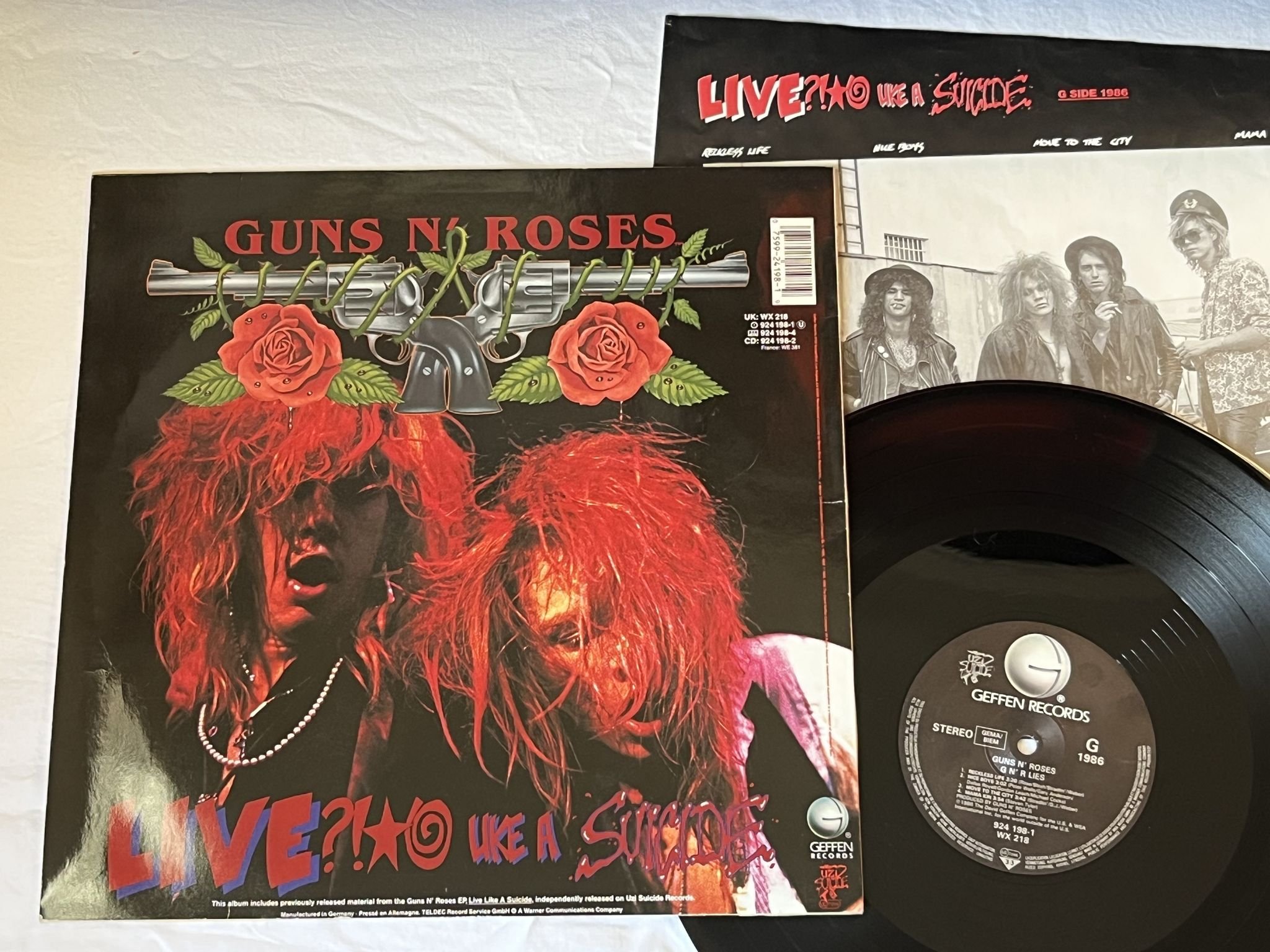 Omslagsbild för skivan GUNS N ROSES G n' R Lies LP -86 Hol GEFFEN 924 198-1 ** uncencored inner **