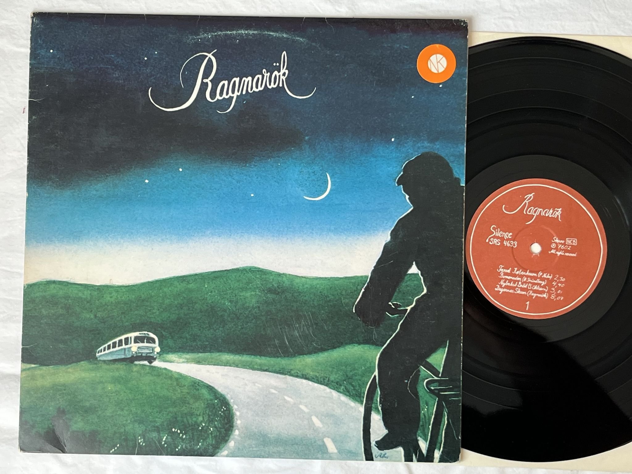 Omslagsbild för skivan RAGNARÖK s/t LP -76 Swe SILENCE SRS 4633 *** Dagarnas Skum ***