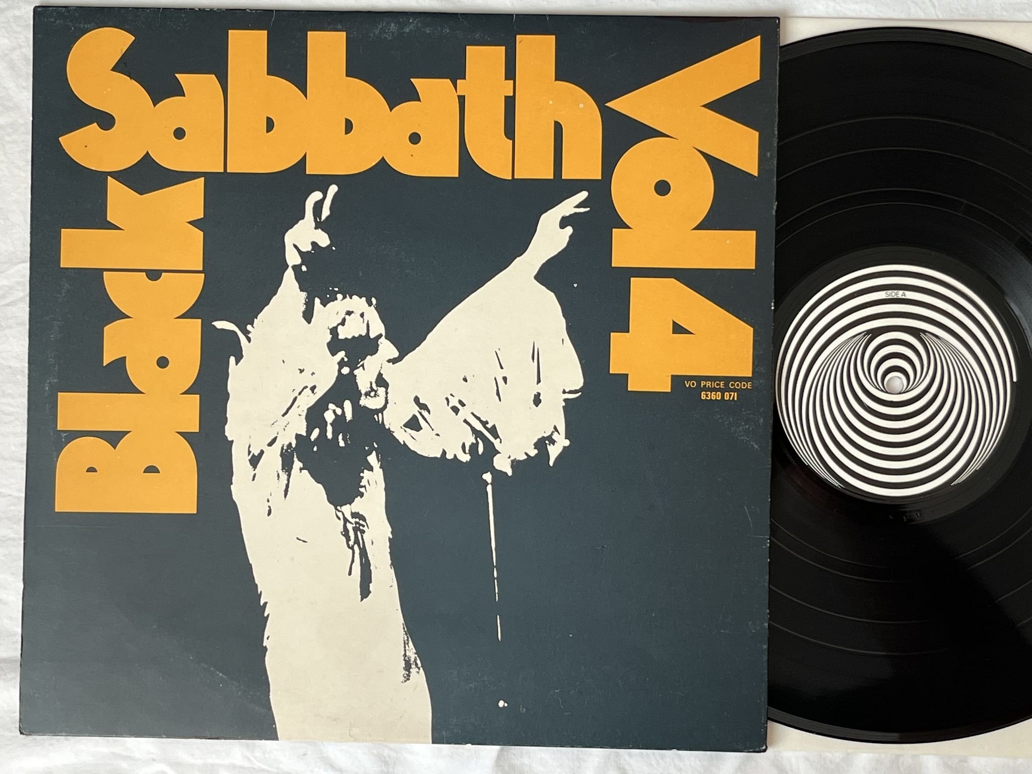 Omslagsbild för skivan THE BLACK SABBATH vol 4 LP -72 UK VERTIGO 6360 071 swirl
