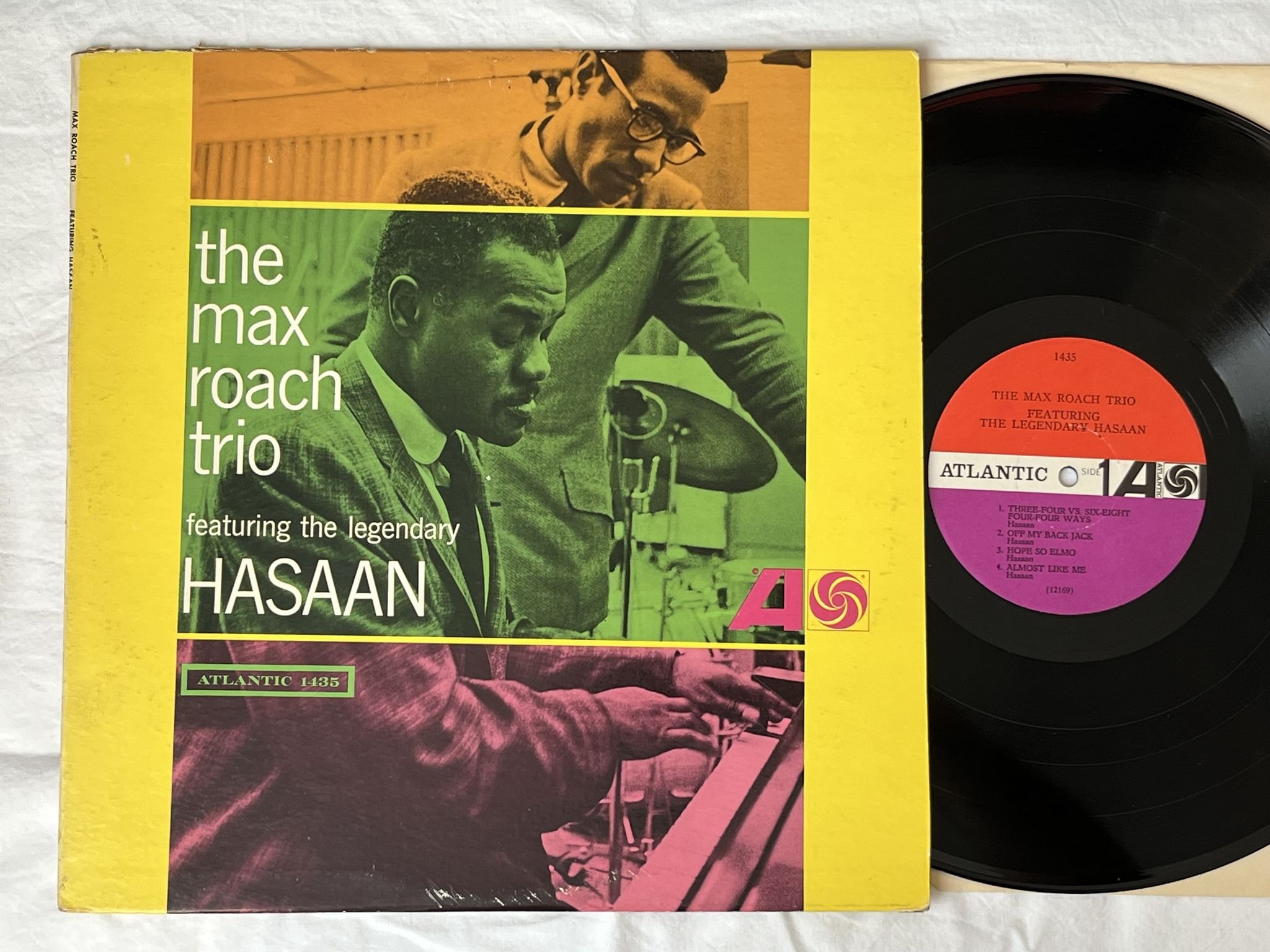 Omslagsbild för skivan THE MAX ROACH TRIO feat The Legendary Hasaan LP -65 US ATLANTIC mono 1435