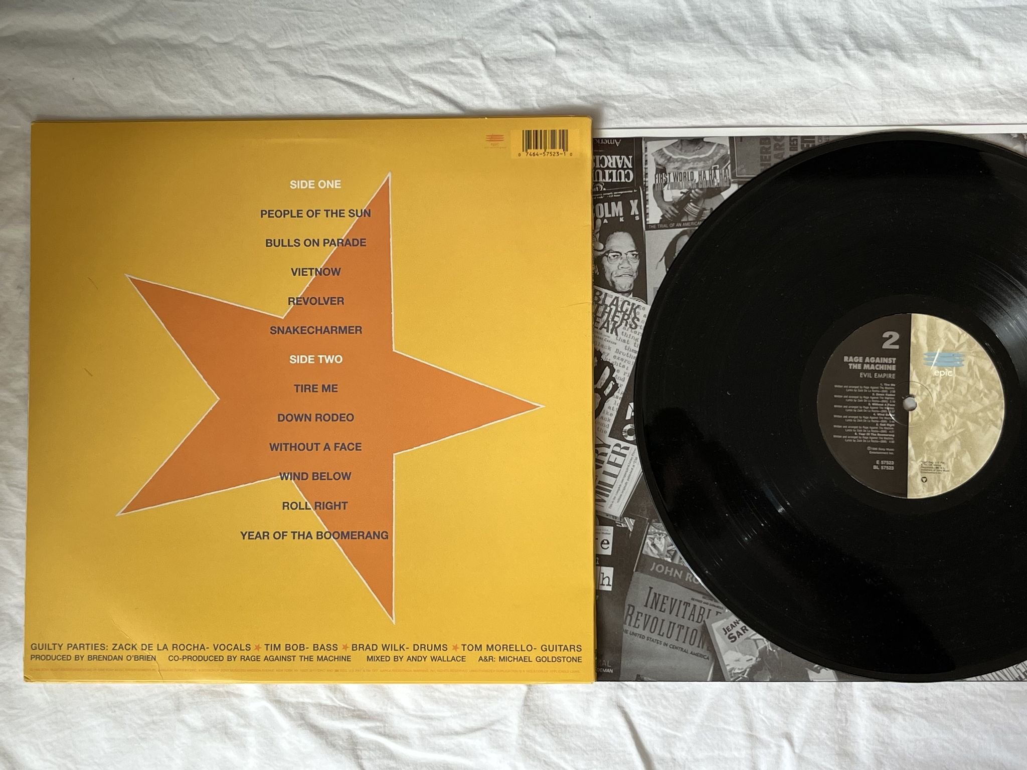 Omslagsbild för skivan RAGE AGAINST THE MACHINE Evil Empire LP -96 US EPIC E 57523 *** HARDCORE RAP ***