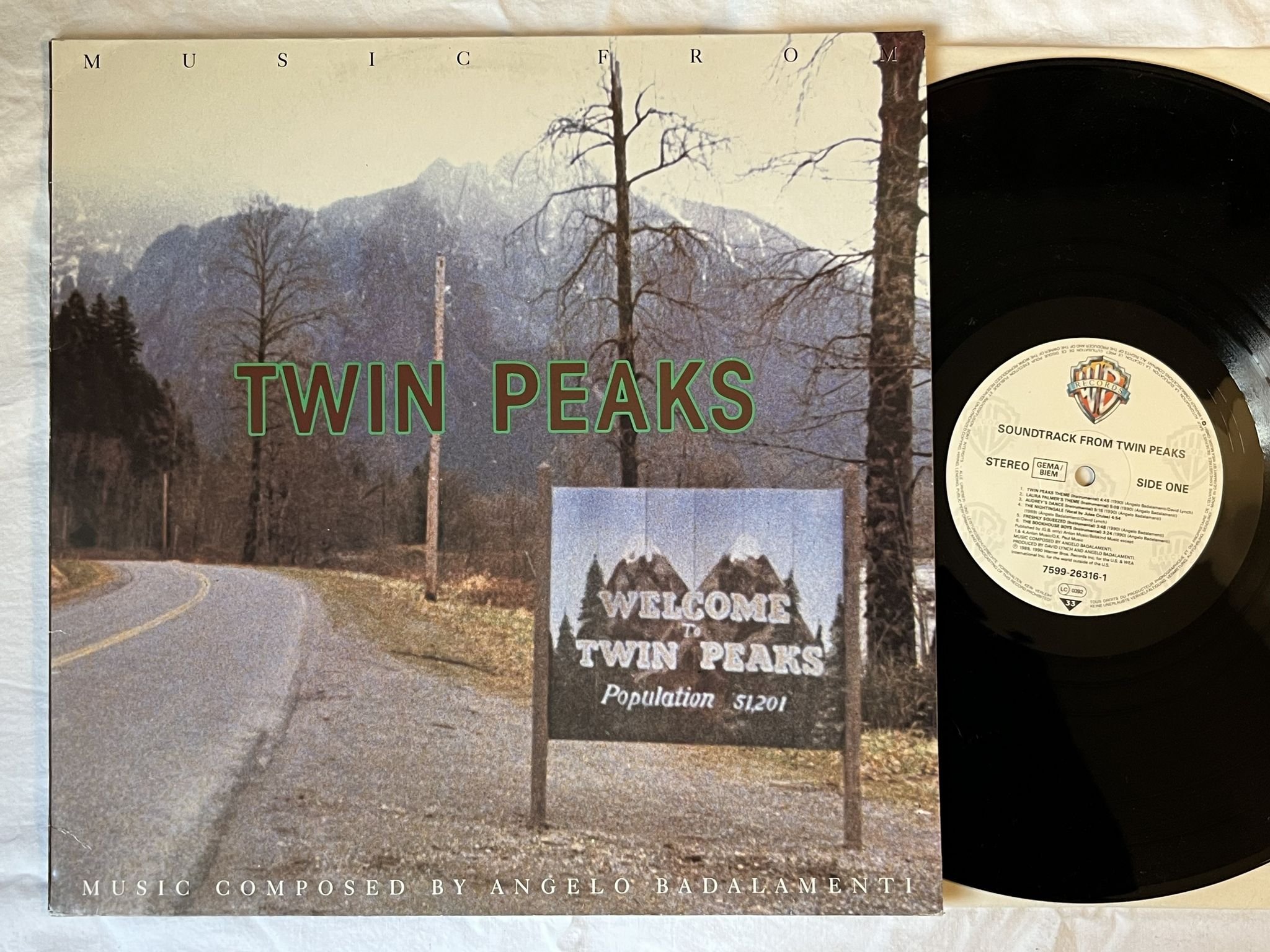 Omslagsbild för skivan ANGELO BADALAMENTI twin Peaks LP -90 WARNER BROS 7599-26316-1 * David Lynch *