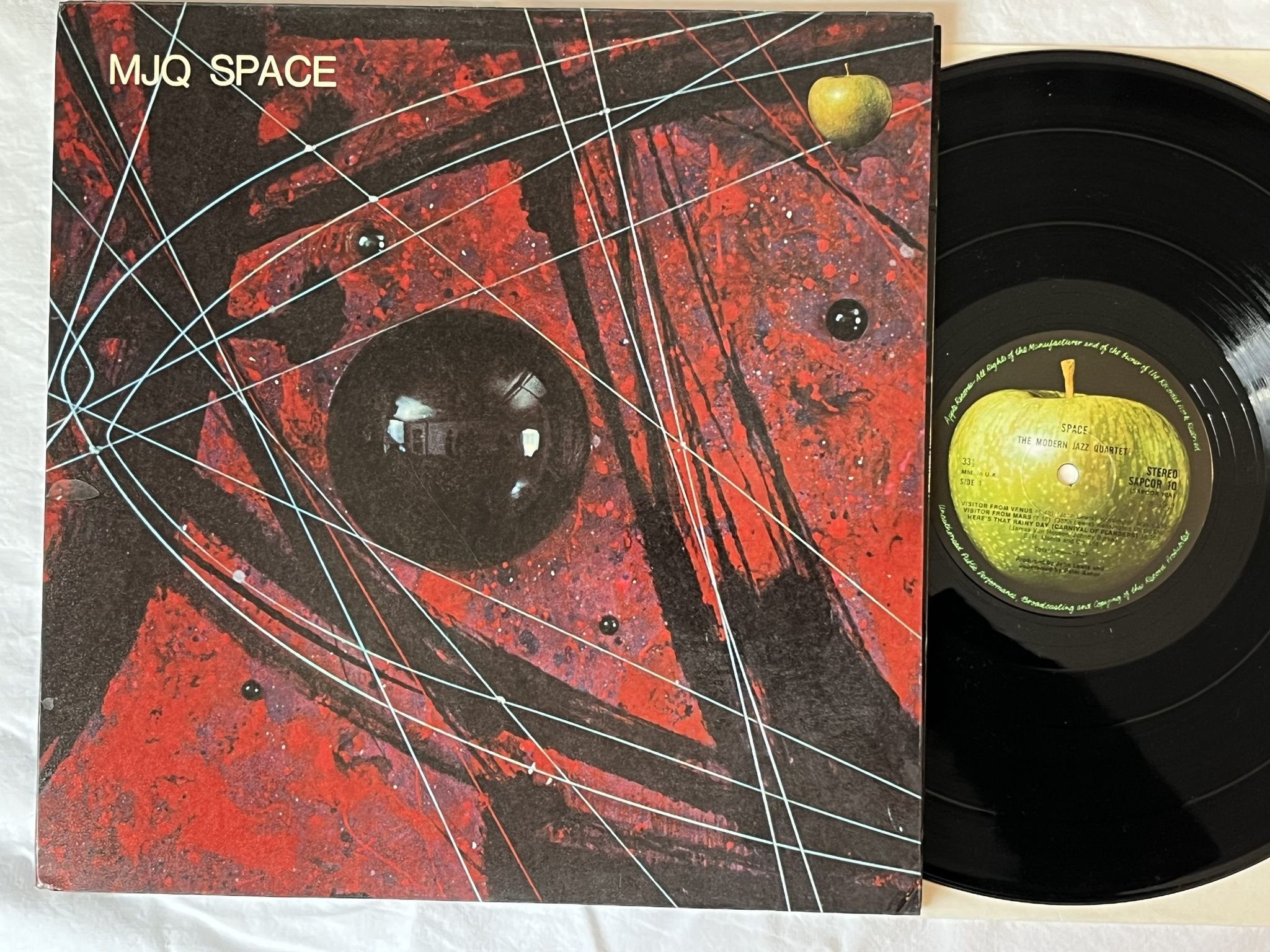 Omslagsbild för skivan THE MODERN JAZZ QUARTET space LP -69 UK APPLE SAPCOR 10