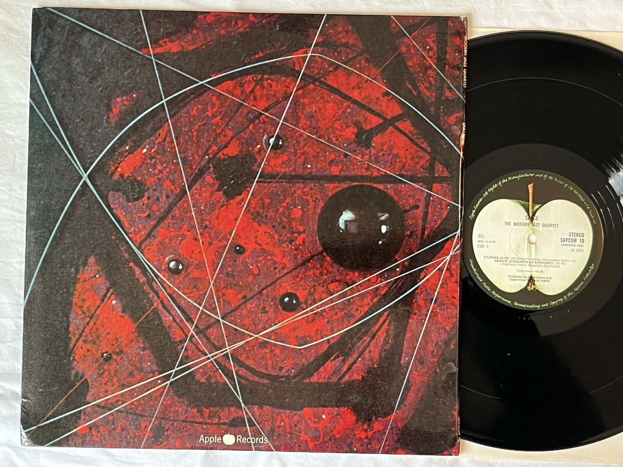 Omslagsbild för skivan THE MODERN JAZZ QUARTET space LP -69 UK APPLE SAPCOR 10