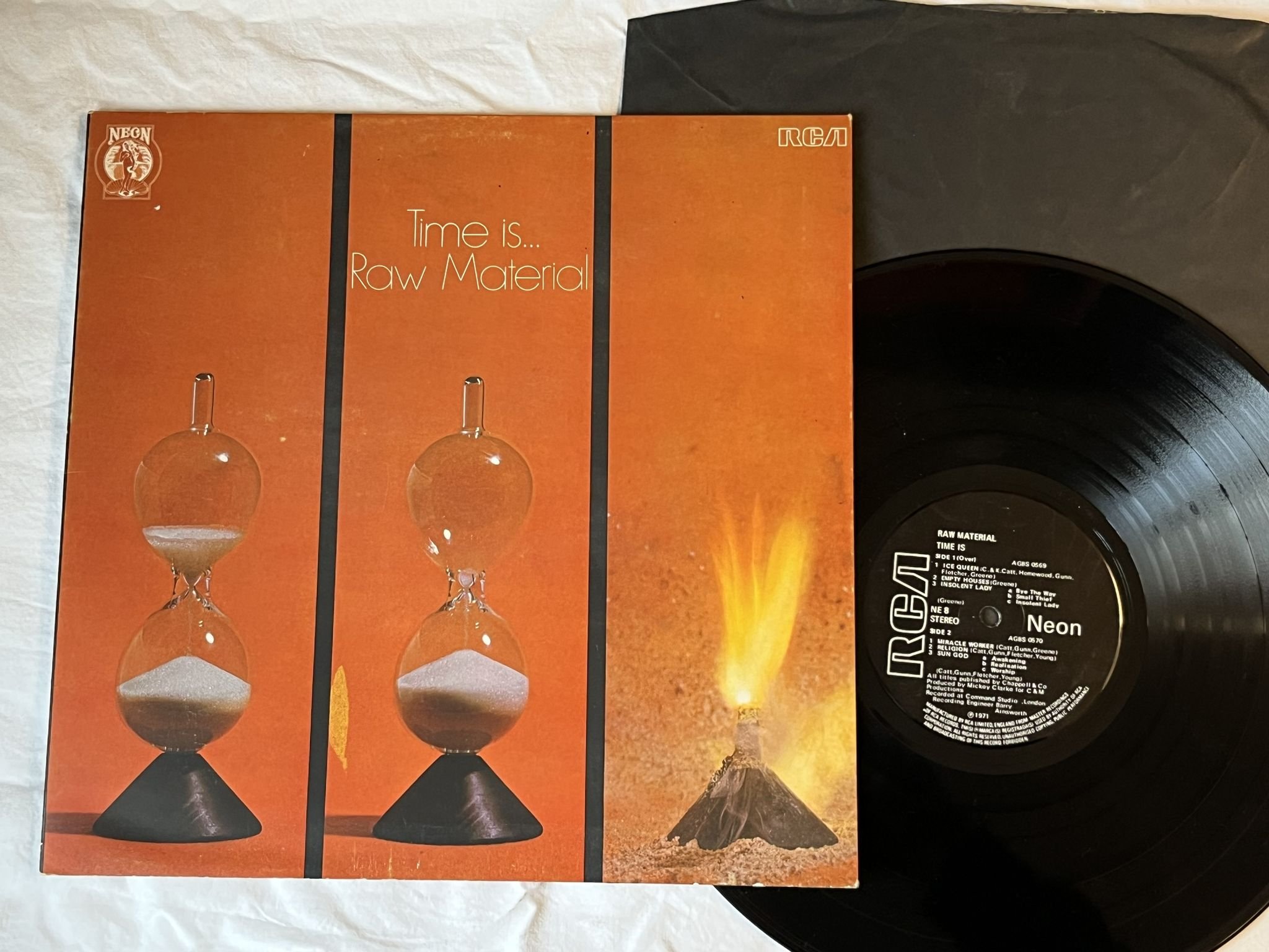 Omslagsbild för skivan RAW MATERIAL time is LP -71 UK RCA NEON NE 8 ***** MEGA RARE PROG *****