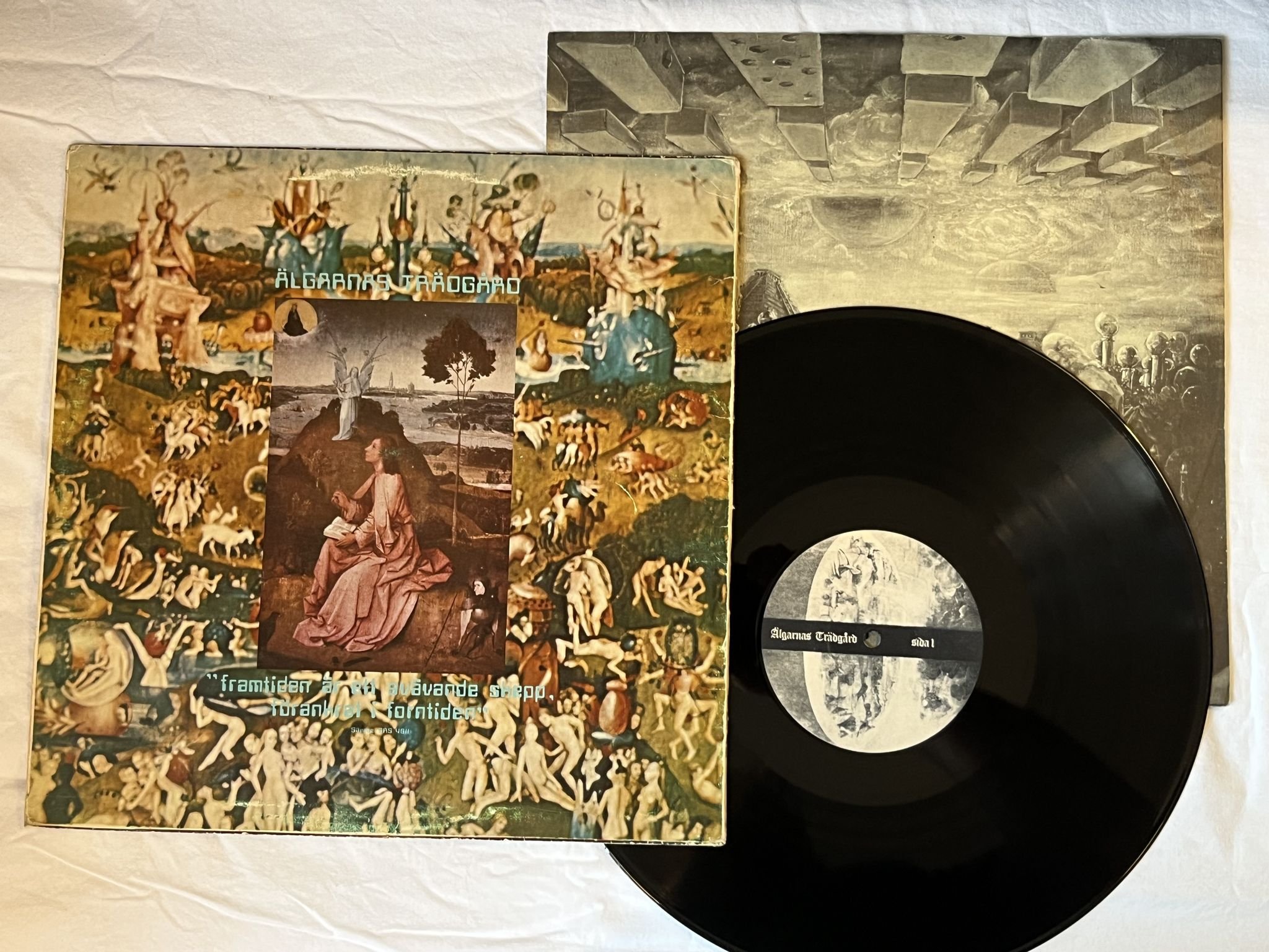 Omslagsbild för skivan ÄLGARNAS TRÄDGÅRD Framtiden Är Ett Svävande Skepp LP SILENCE 2nd SRS 4611