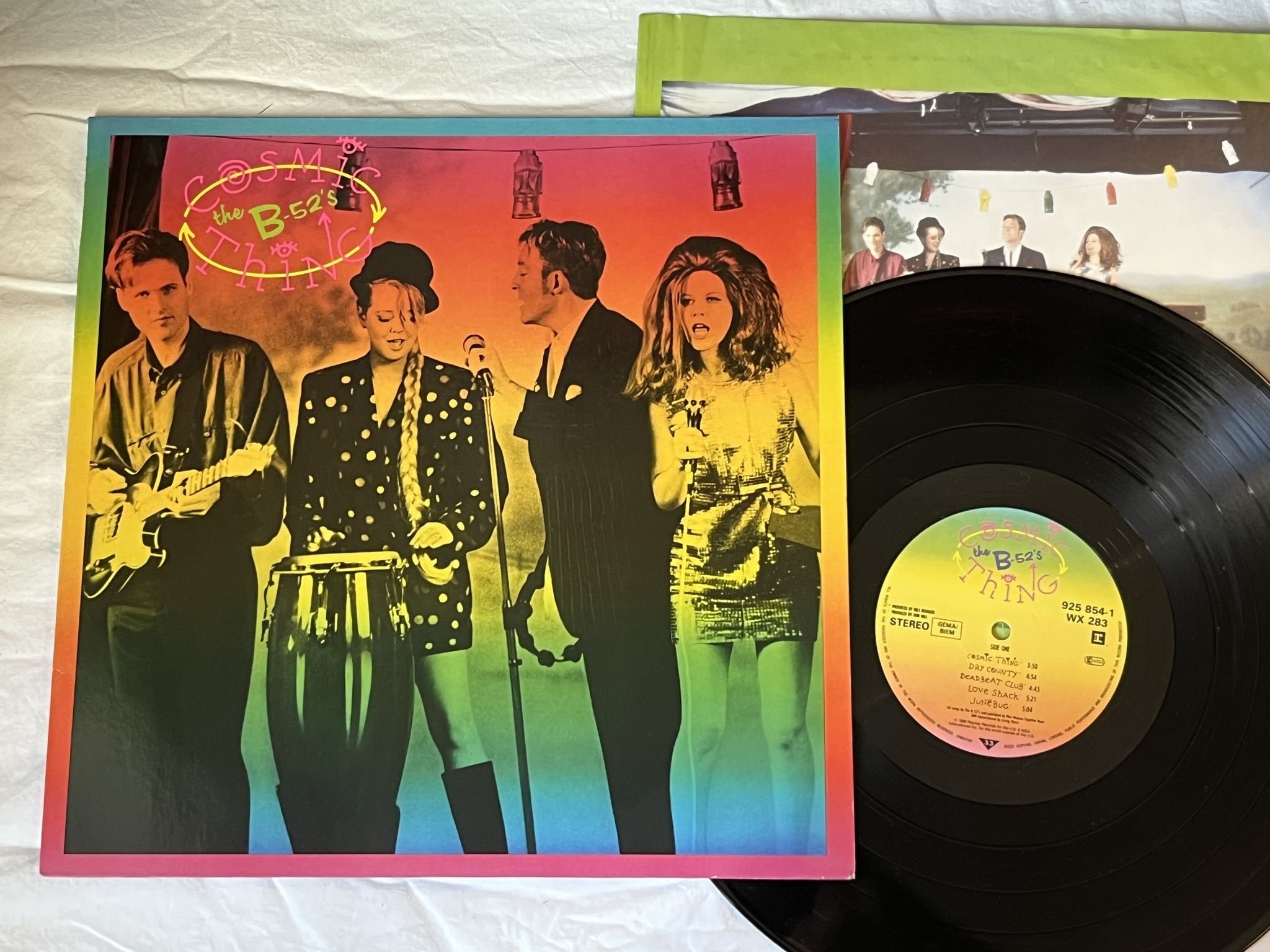 Omslagsbild för skivan THE B-52's cosmic thing LP -89 REPRISE 925854-1