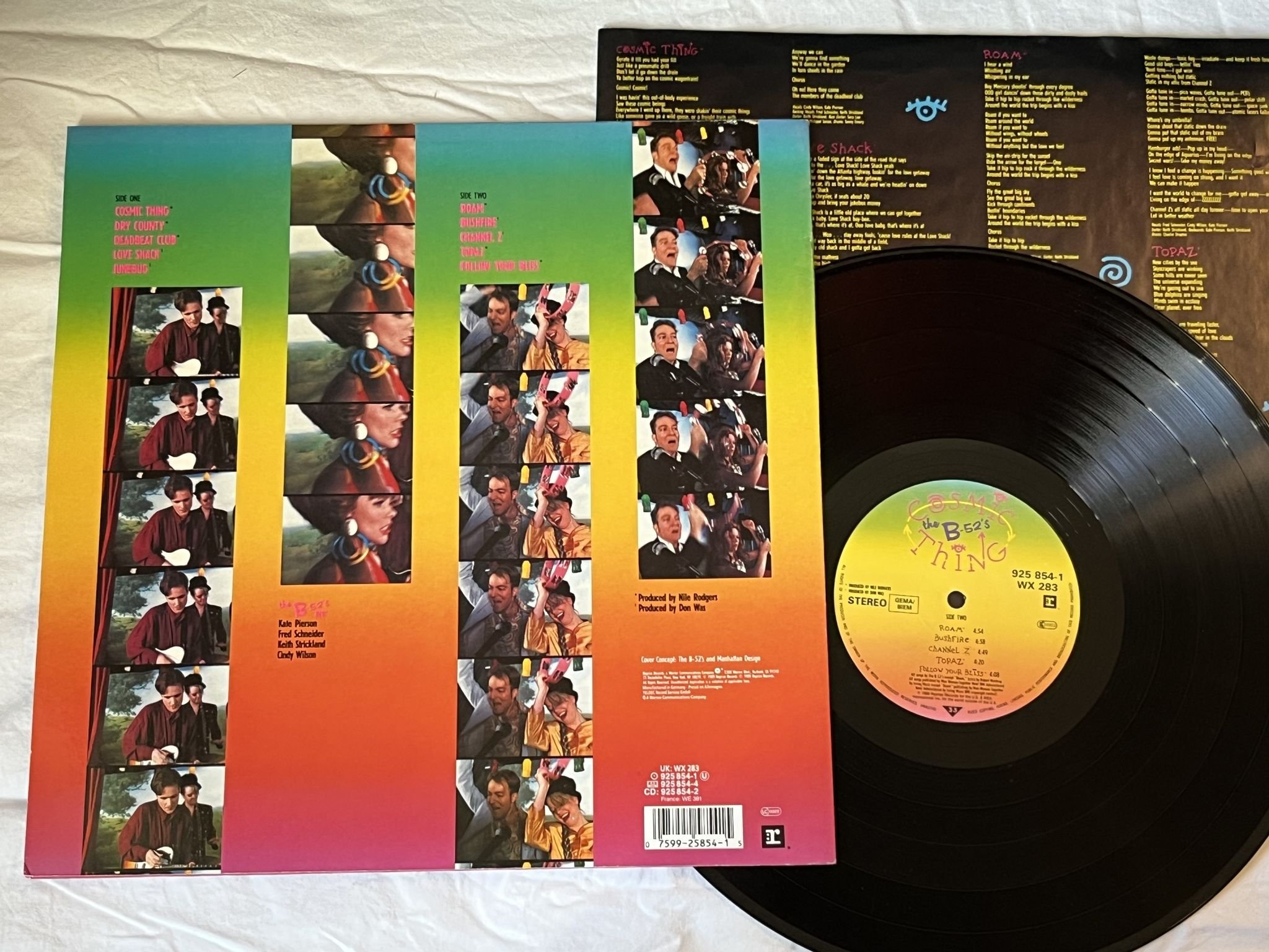 Omslagsbild för skivan THE B-52's cosmic thing LP -89 REPRISE 925854-1