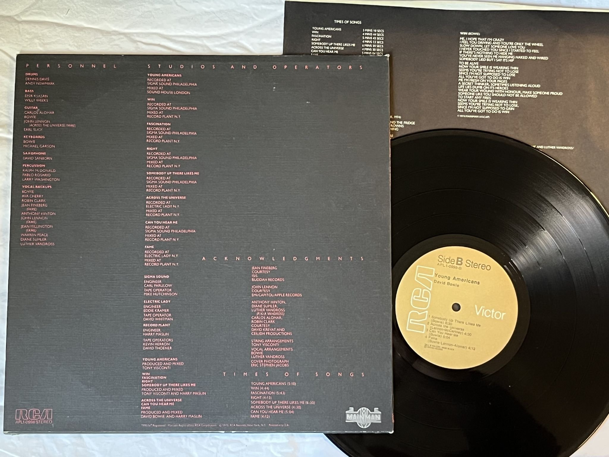 Omslagsbild för skivan DAVID BOWIE young americans LP -75 US RCA APL1 0998